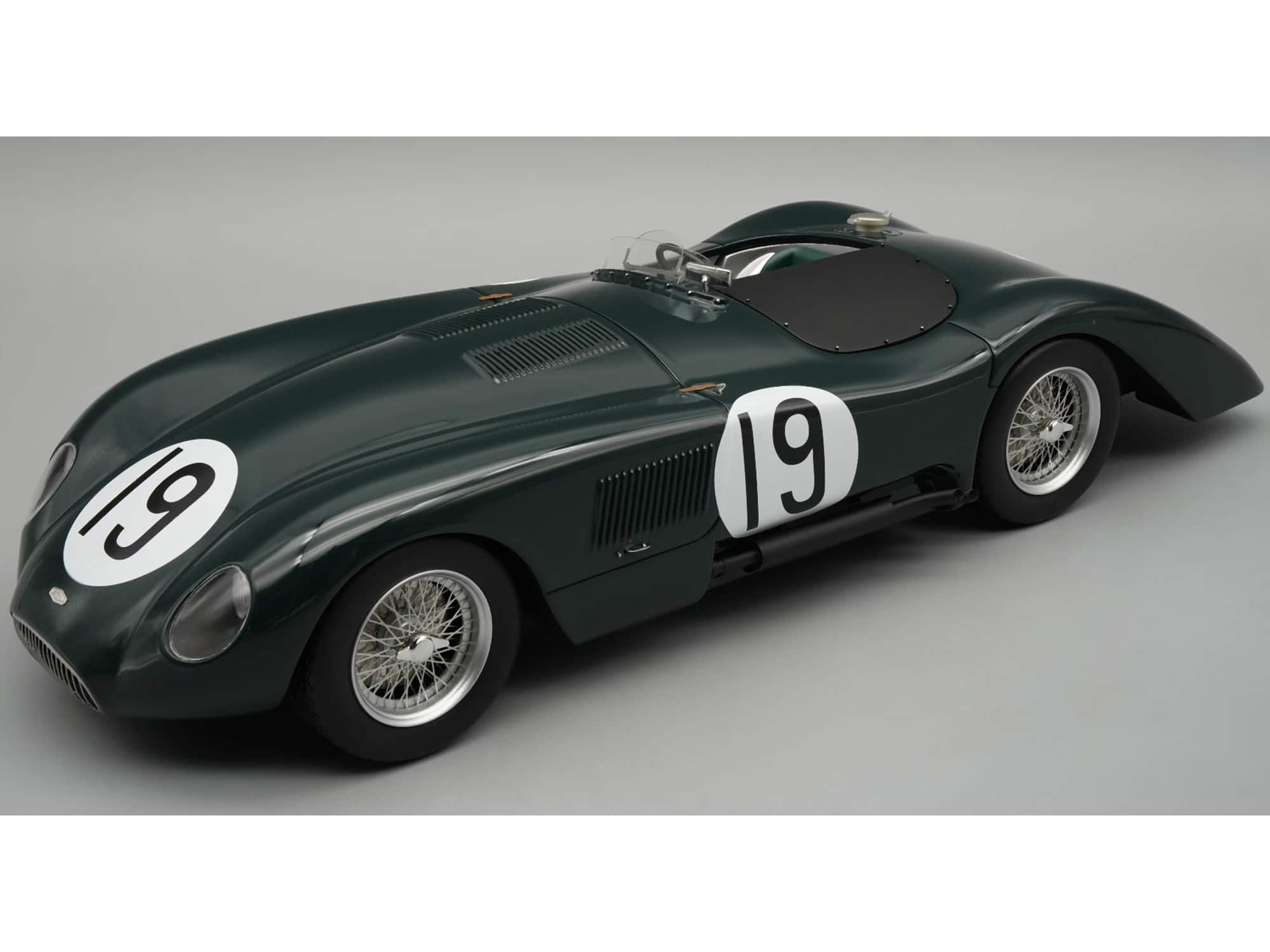 Jaguar C-Type Longtail #19 "24 Hours of Le Mans" (1952) "Mythos Series" with Display Case 1/18 Model Car by Tecnomodel