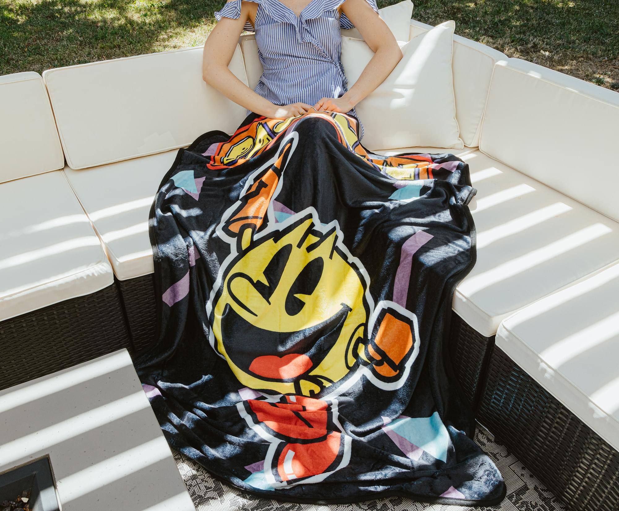 Alt View 3. Toynk - PAC-MAN Classic Jumping 45 x 60 Inch Throw Blanket - Yellow.