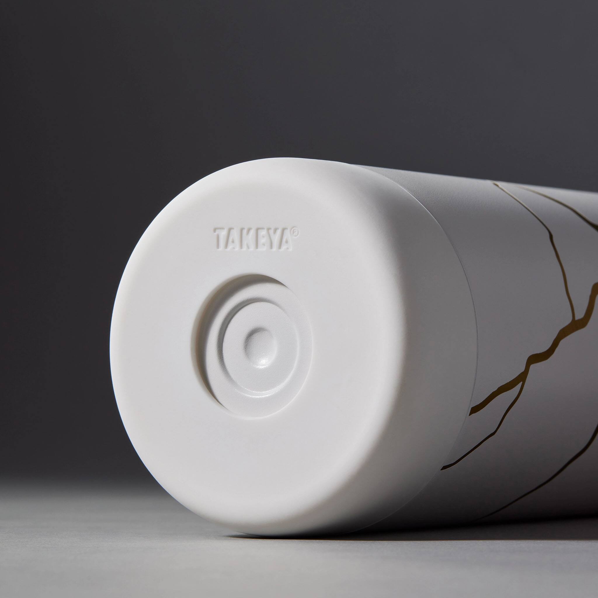 Alt View 2. Takeya - Kintsugi 32-oz. Leakproof Water Bottle with Straw Lid - Blanc.