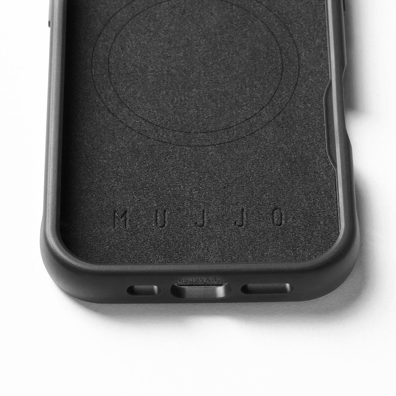 Alt View 5. Mujjo - iPhone 16 Pro Shield Case - Black.