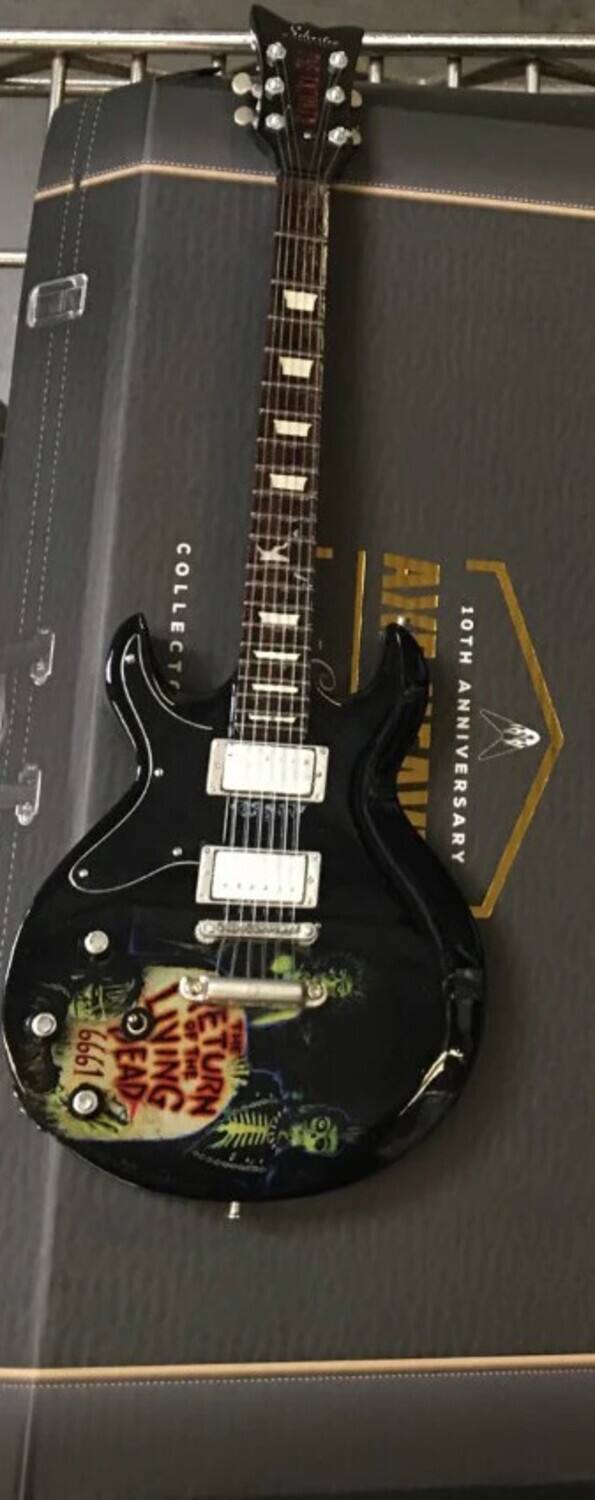 Avenged Sevenfold - Axe Heaven Zacky Vengeance Living Dead Schecter Black Mini Guitar ZV-523 - Collectibles