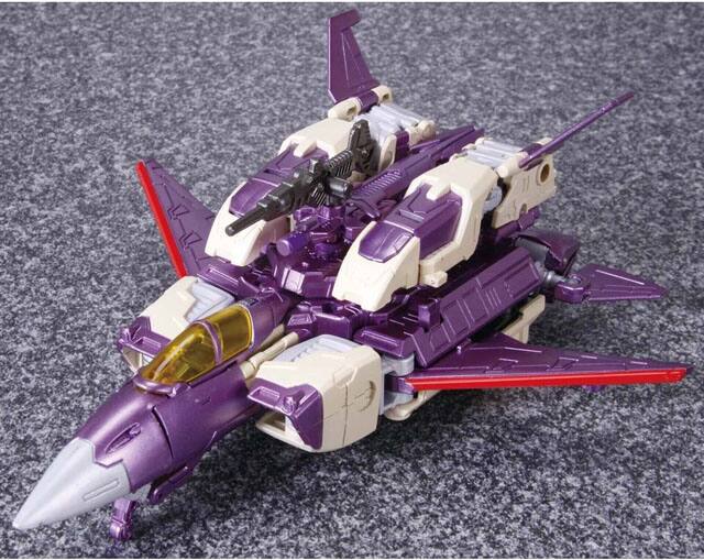 Alt View 4. Transformers - TG22 Blitzwing Voyager Class | Transformers Generations Fall of Cybertron.