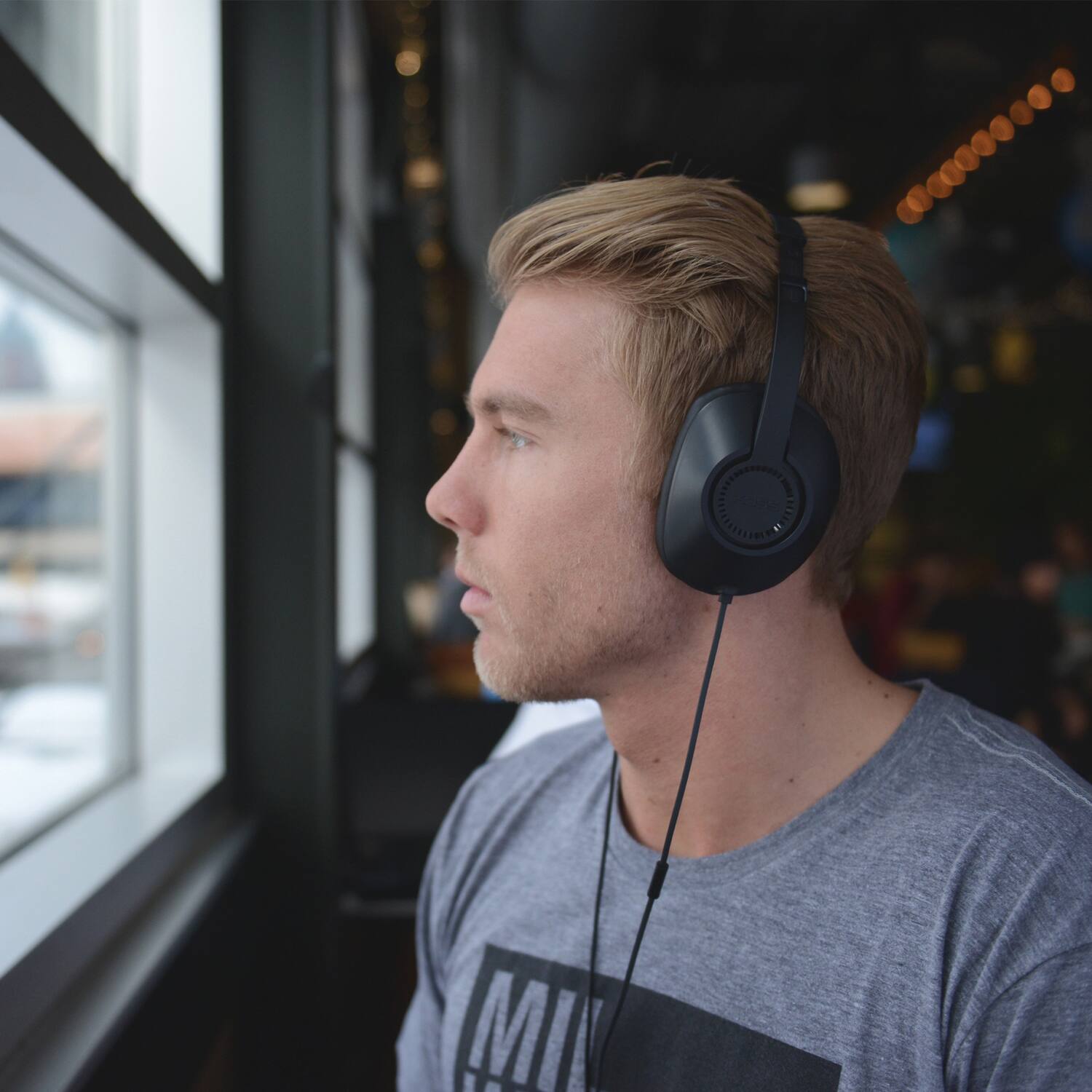 Left. Koss - Koss UR23i Headset - Stereo - Mini-phone (3.5mm) - Wired - 34 Ohm - 20 Hz to 20 kHz - Over-the-head - Binaural - Black.