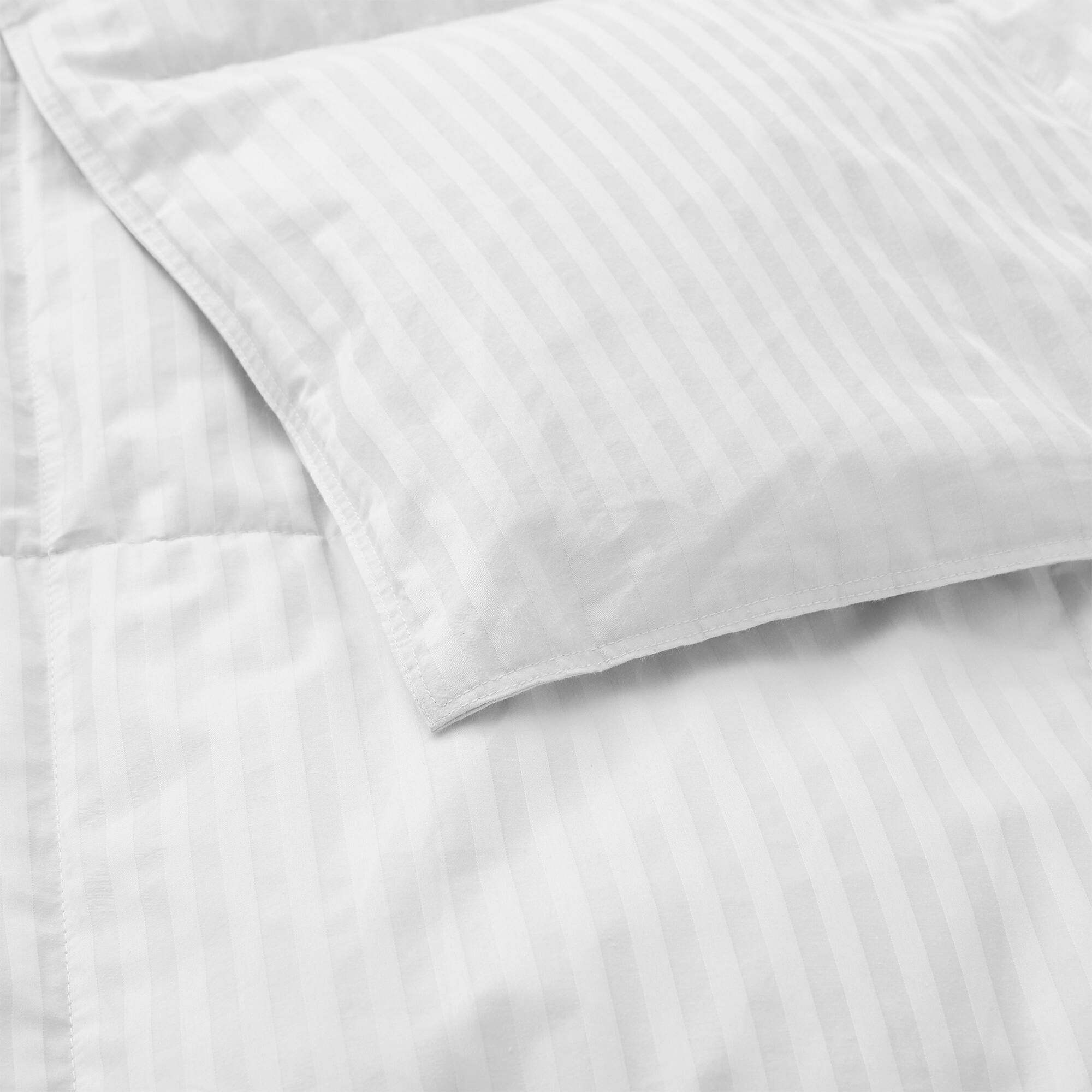 Back. Puredown - Puredown Luxury Cotton Jacquard Lightweight 75% Down Blanket, Soft & Breathable Bed Blanket, White, 90x90" - White.