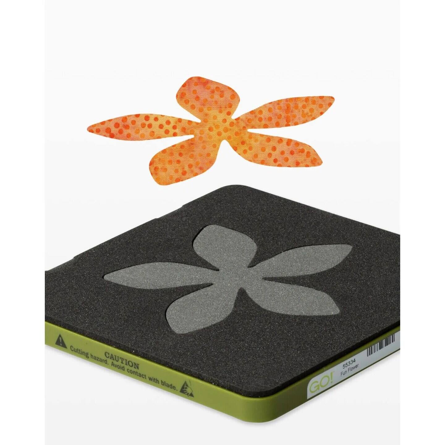 Cutting hazard. Avoid contact with blade. CAUTION Fun with GO! 55334 Fun Flower