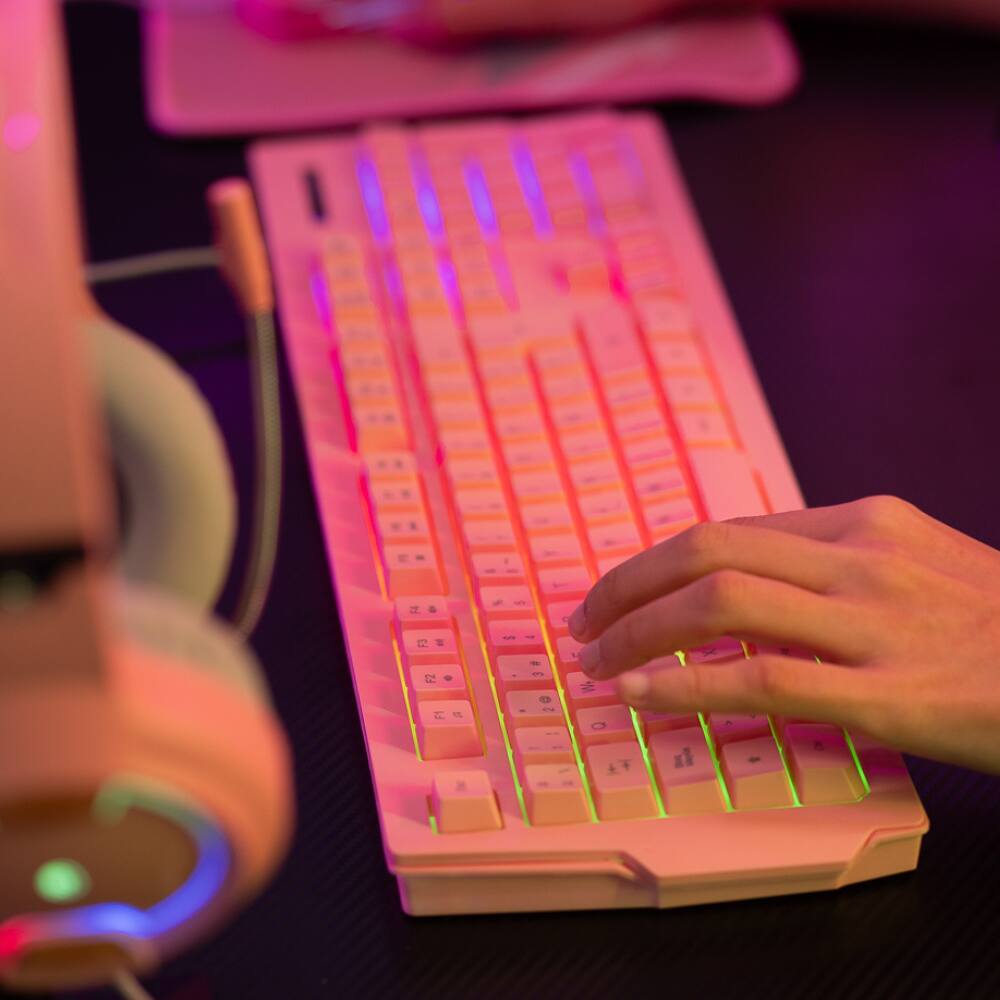 Angle. RadioShack - Mistic Gaming Combo Keyboard Headphones and Mouse - Pink.