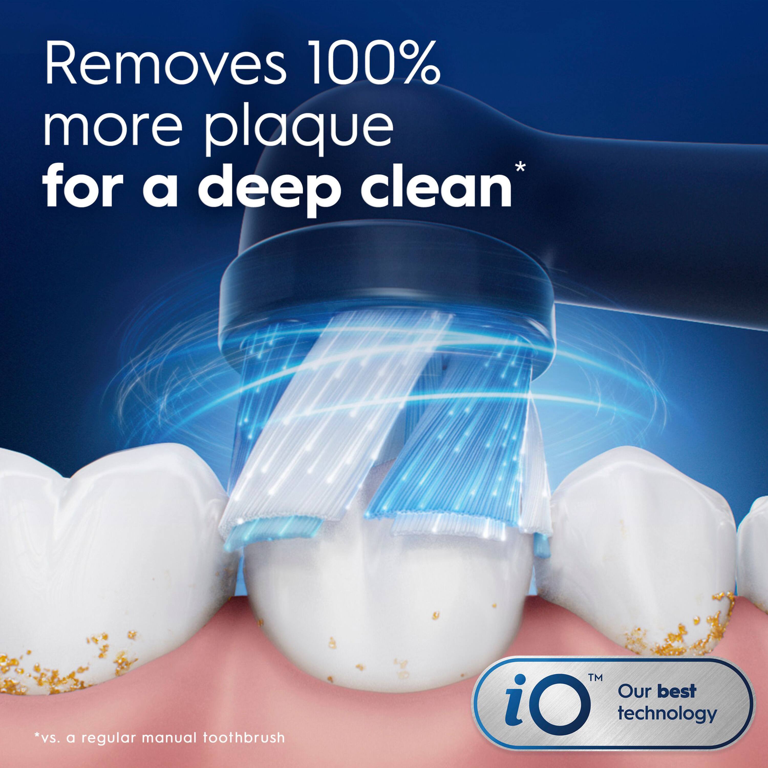Removes 100% more plaque for a deep clean*  
*vs. a regular manual toothbrush  
TM  
Our best iO technology