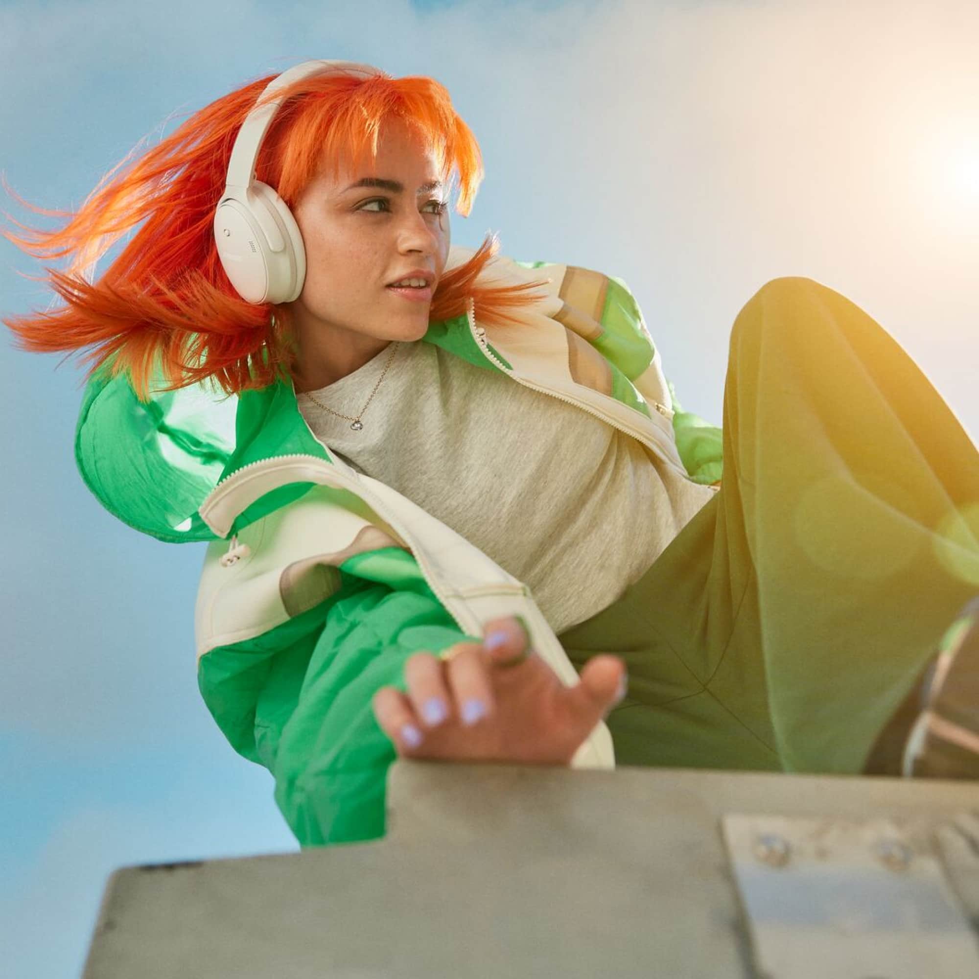 Alt View 11. Bose - QuietComfort Wireless Noise Cancelling Over-the-Ear Bluetooth Headphones - White Smoke.