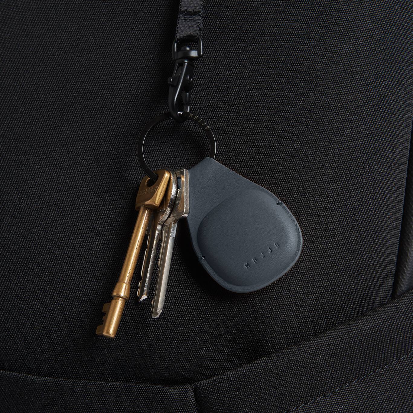 Alt View 2. Mujjo - Mujjo Canopy AirTag Keychain - Basalt.