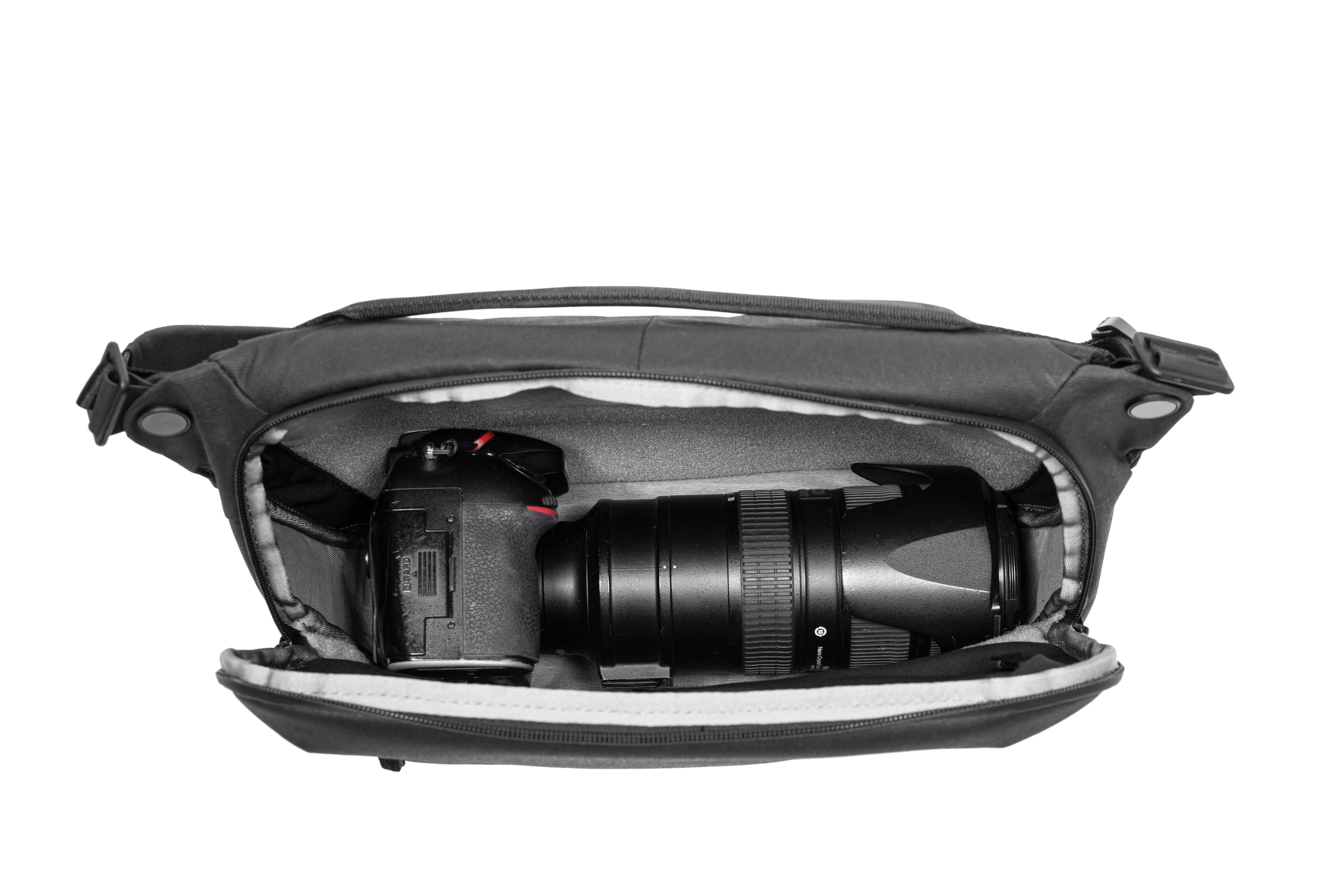 Alt View 14. Peak Design - Everyday Sling V2 10L - Black.