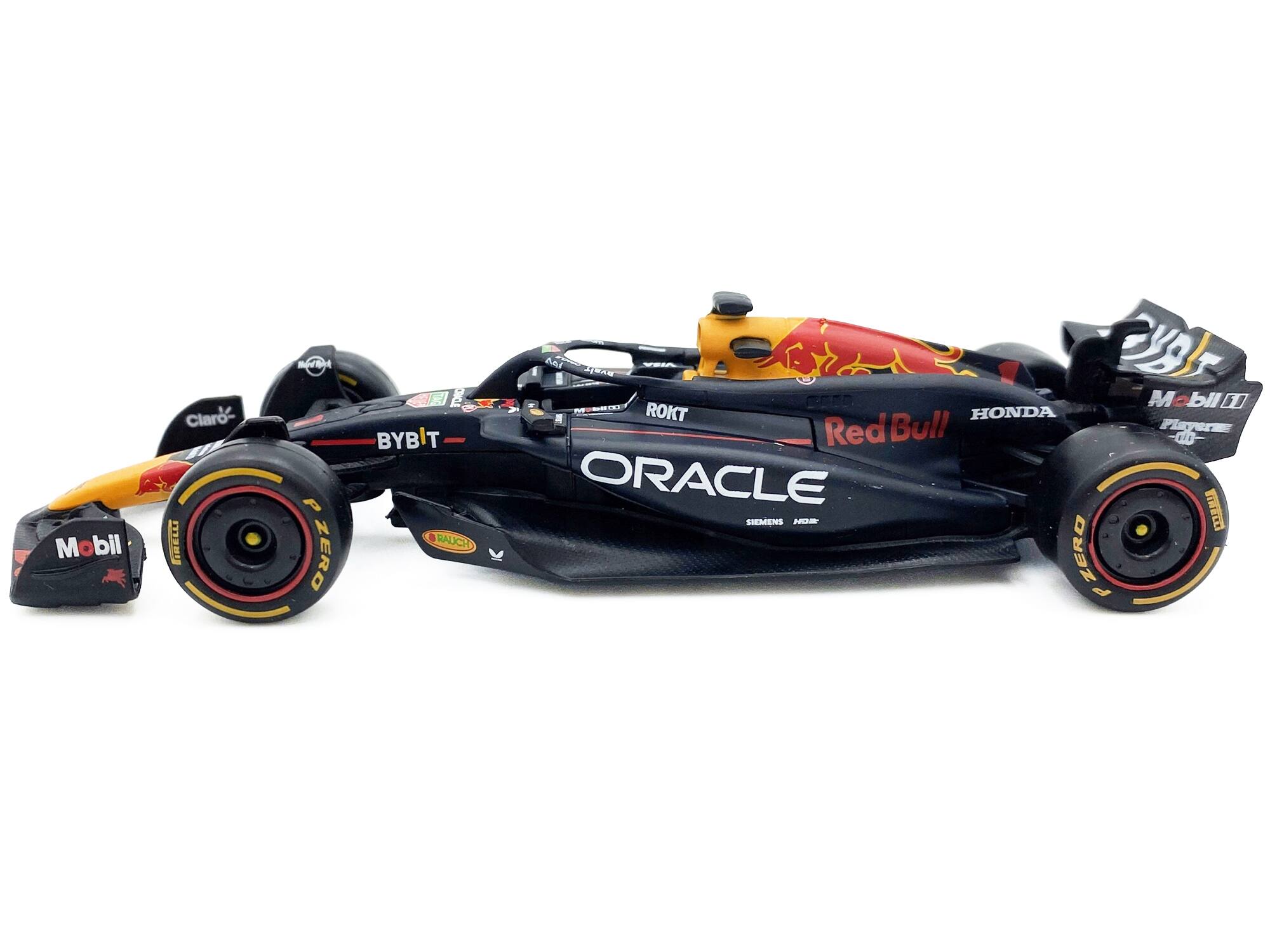 Mobil Claro FIRELLI 7e P ZERO TOC BYBIT ORACLE SIEMENS HONDA Red Bull ROKT HONDA Mobil 1 P ZERO