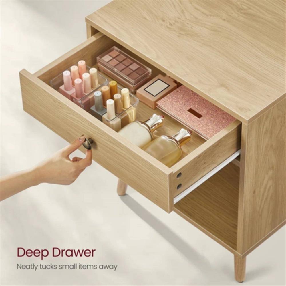 Deep Drawer  
Neatly tucks small items away