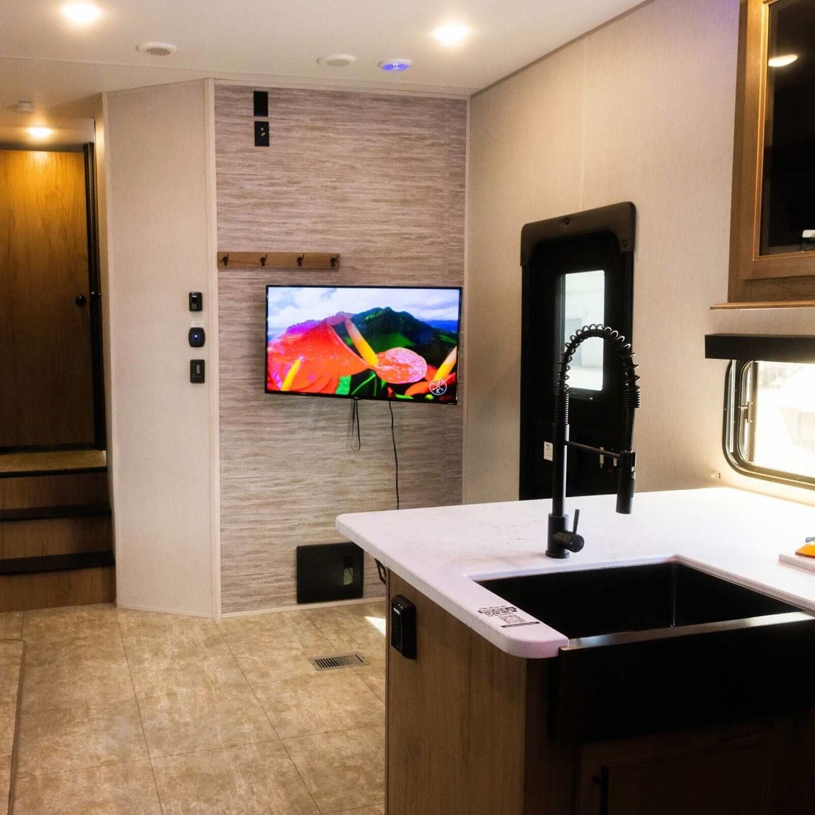 Angle. Mount-It! - Full Motion Lockable RV TV Mount for 22–42" Screens, Tilts & Swivels (55° Up, 35° Down), 15.3" Extension, 33 lb Cap. - Silver.