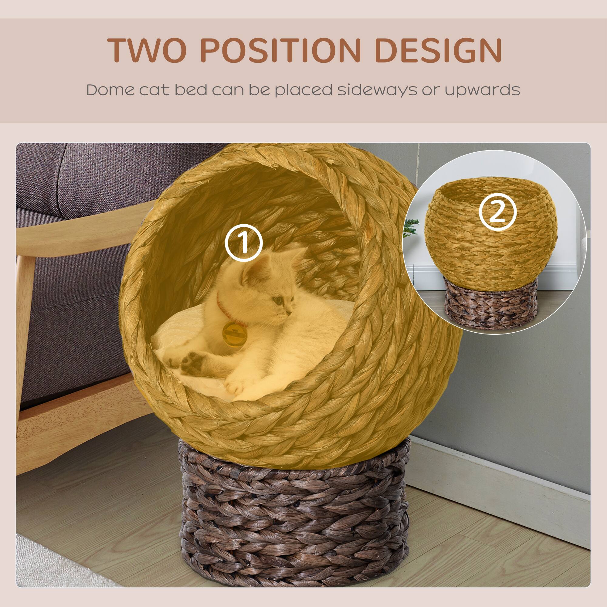 TWO POSITION DESIGN  
Dome cat bed can be placed sideways or upwards