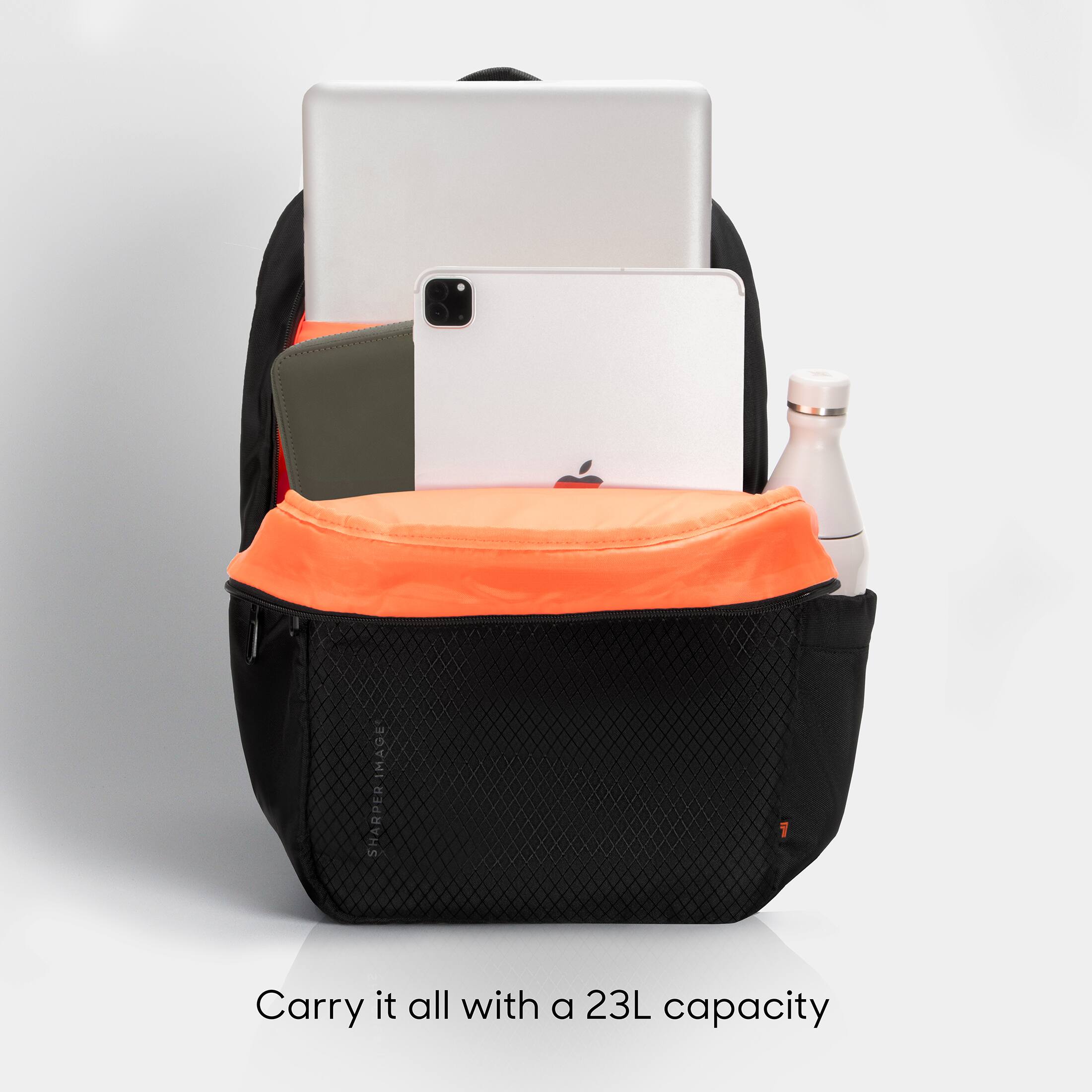 MAGE IM SHARPER  
Carry it all with a 23L capacity