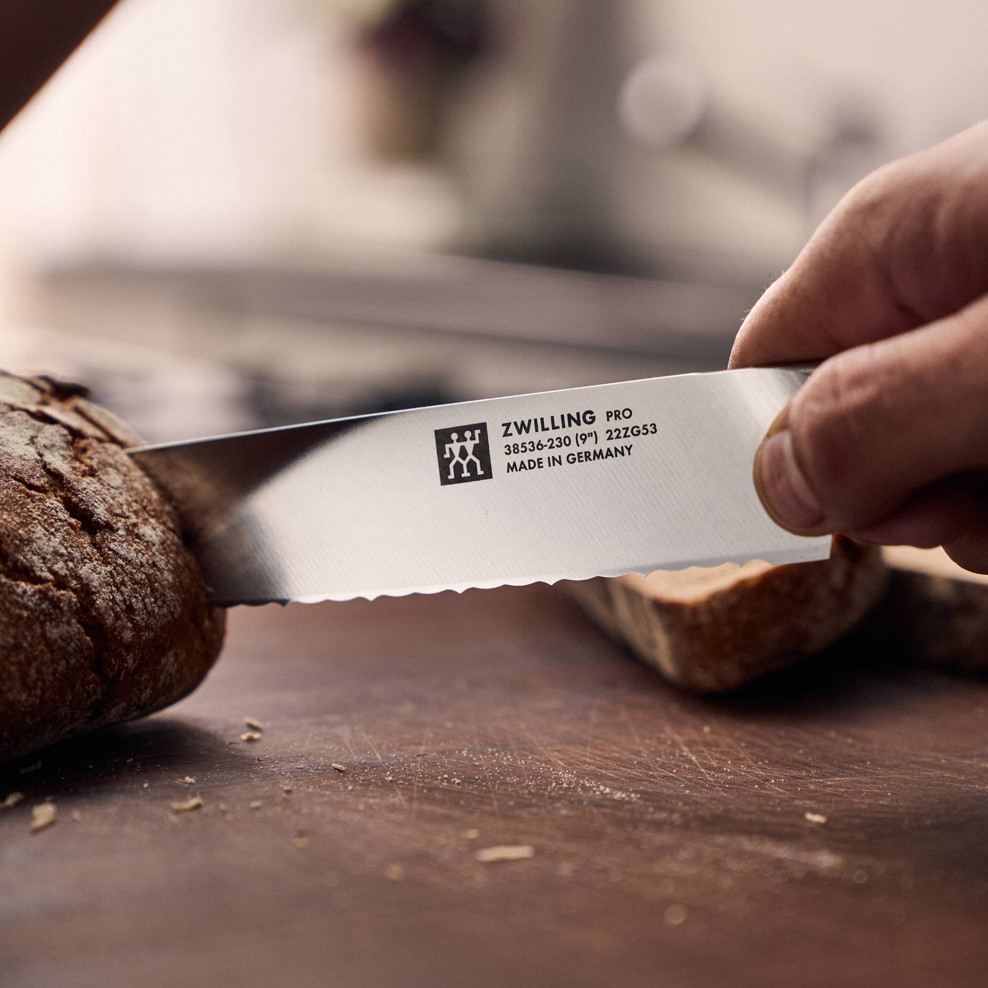 ZWILLING PRO  
38536-230 (9") 22ZG53  
MADE IN GERMANY