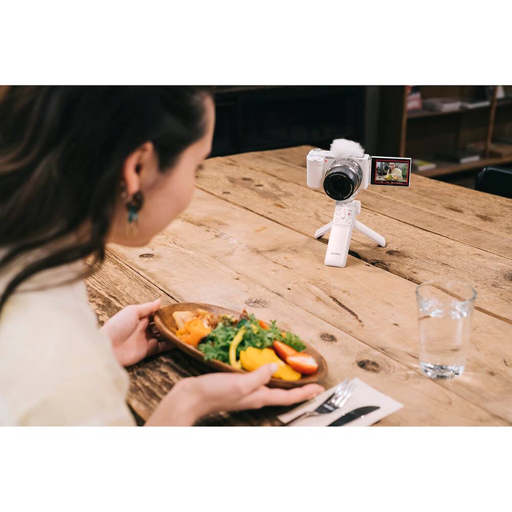 Alt View 6. Sony - Wi-Fi Bluetooth Remote with Shooting Grip GP-VPT2BT/W.