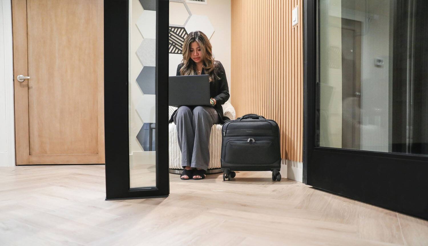 Alt View 17. Targus - 16" 4-Wheel Rolling Laptop Case - Black.