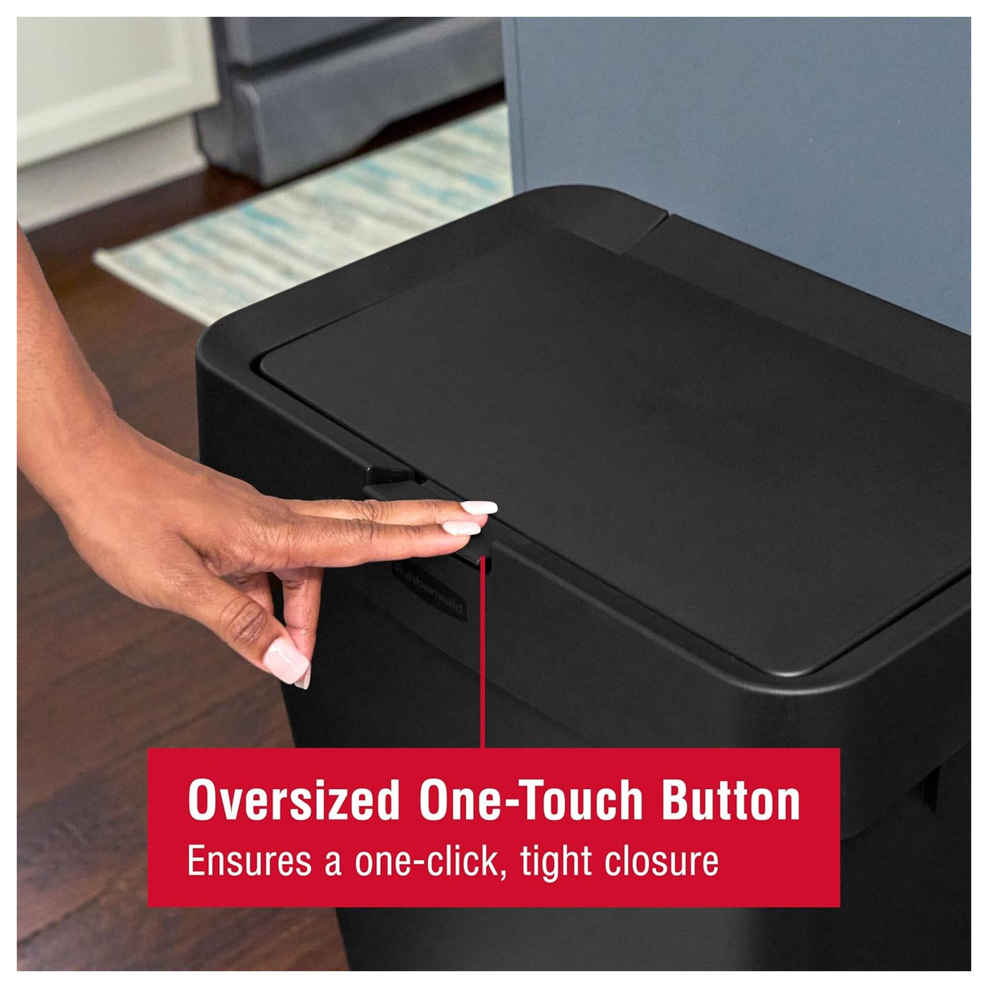 Oversized One-Touch Button  
Ensures a one-click, tight closure
