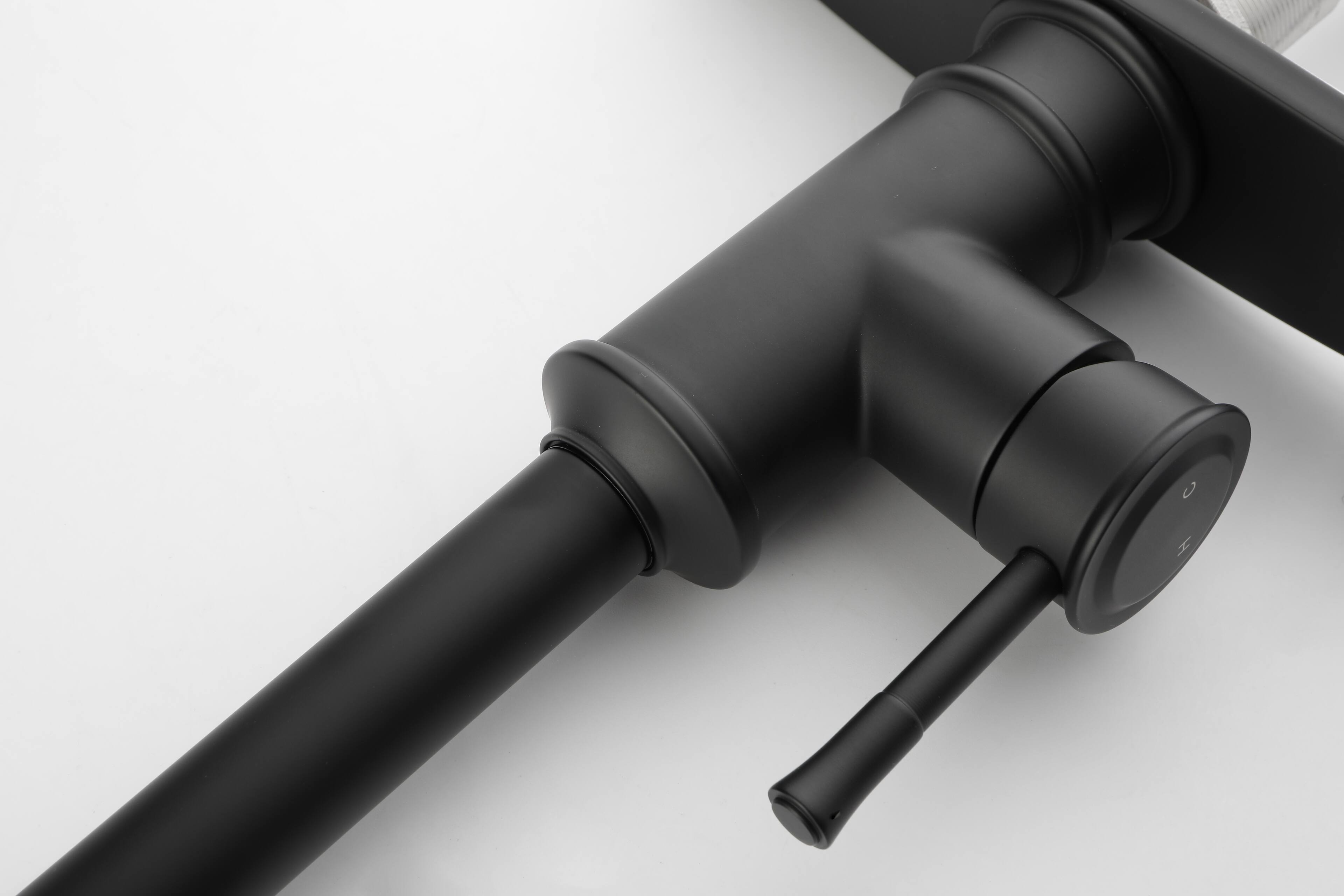 Alt View 4. Siljoy - Kitchen Faucet with Pull Out Spraye - Matte Black.