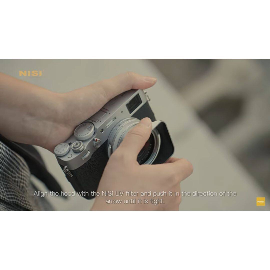 Align the hood with the NiSi UV filter and push it in the direction of the arrow until it is tight.