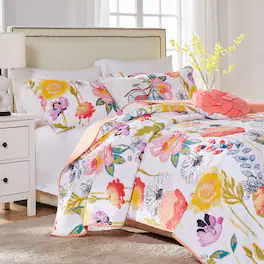 Greenland Home Fashions - Greenland Home Watercolor Dream Quilt and Pillow Sham Set - 4-Piece - Twin/XL 68x88" - White