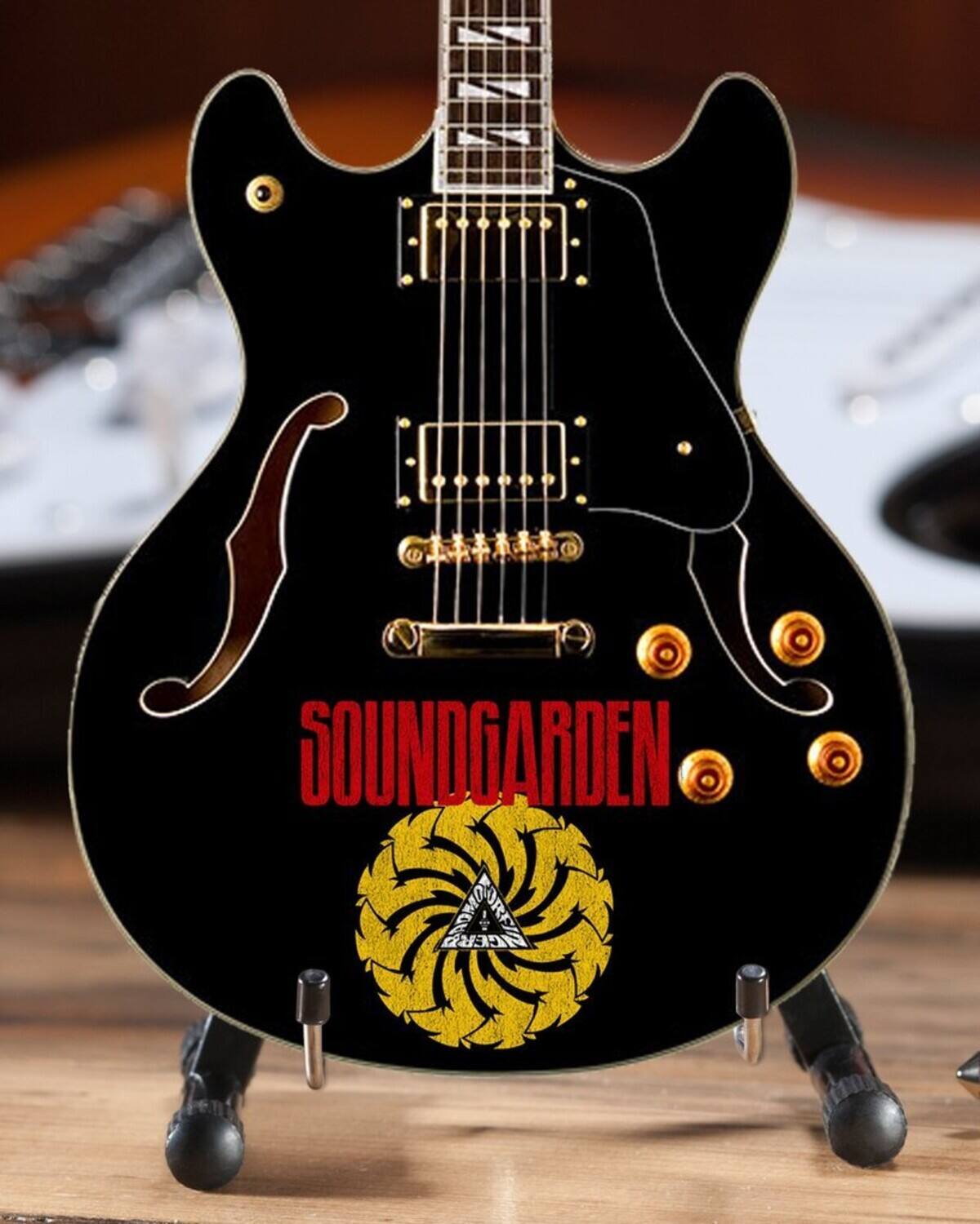 SOUNDGARDEN  
SOUNDGARDEN