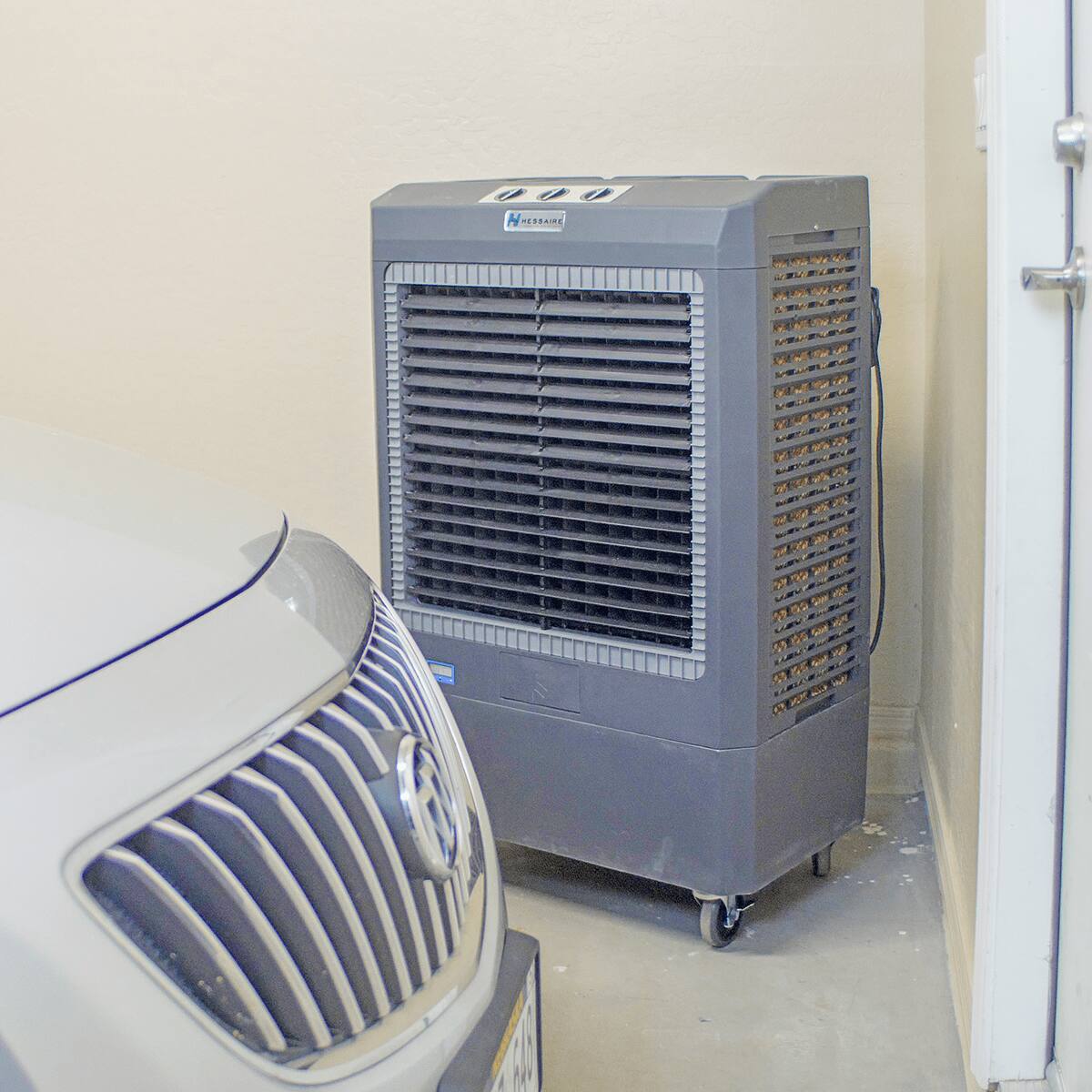 Alt View 7. Hessaire - Hessaire MC61V 5,300 CFM Portable Evaporative Cooler.