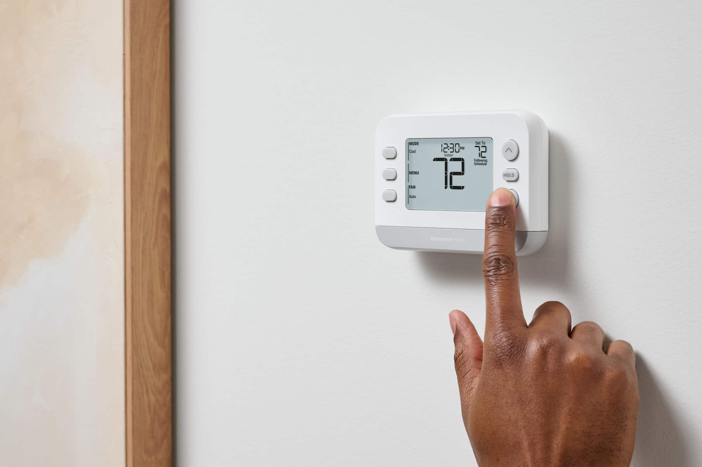 MODE: Cool
MENU
FAN: Auto
12:30 PM
Set To: 72
Schedule
HOLD
Honeywell Home