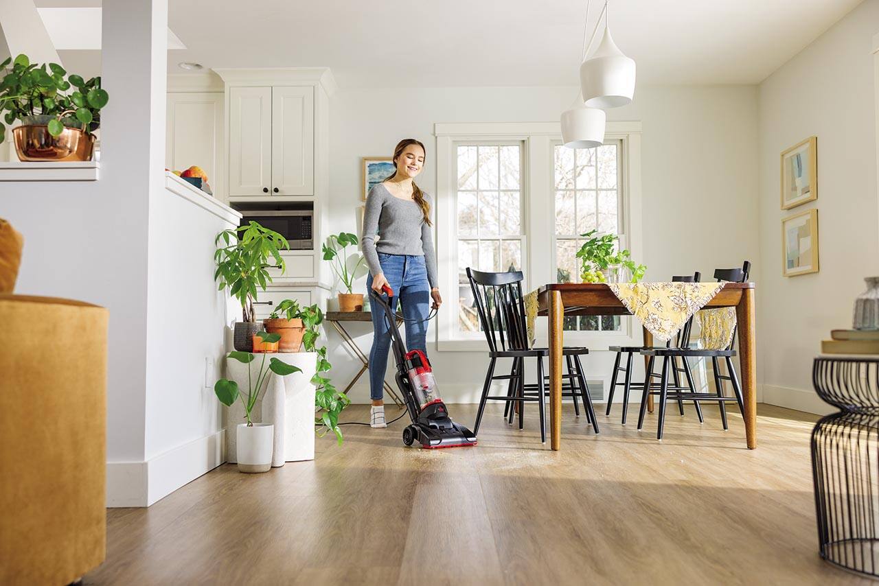 Back. BISSELL - BISSELL CleanView® Compact Upright Vacuum - Black / Red.