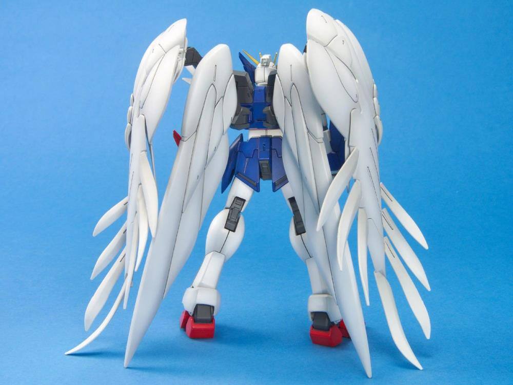 Left. BANDAI NAMCO Entertainment - Mobile Suit Gundam MG 1/100 Wing Gundam Zero (EW).