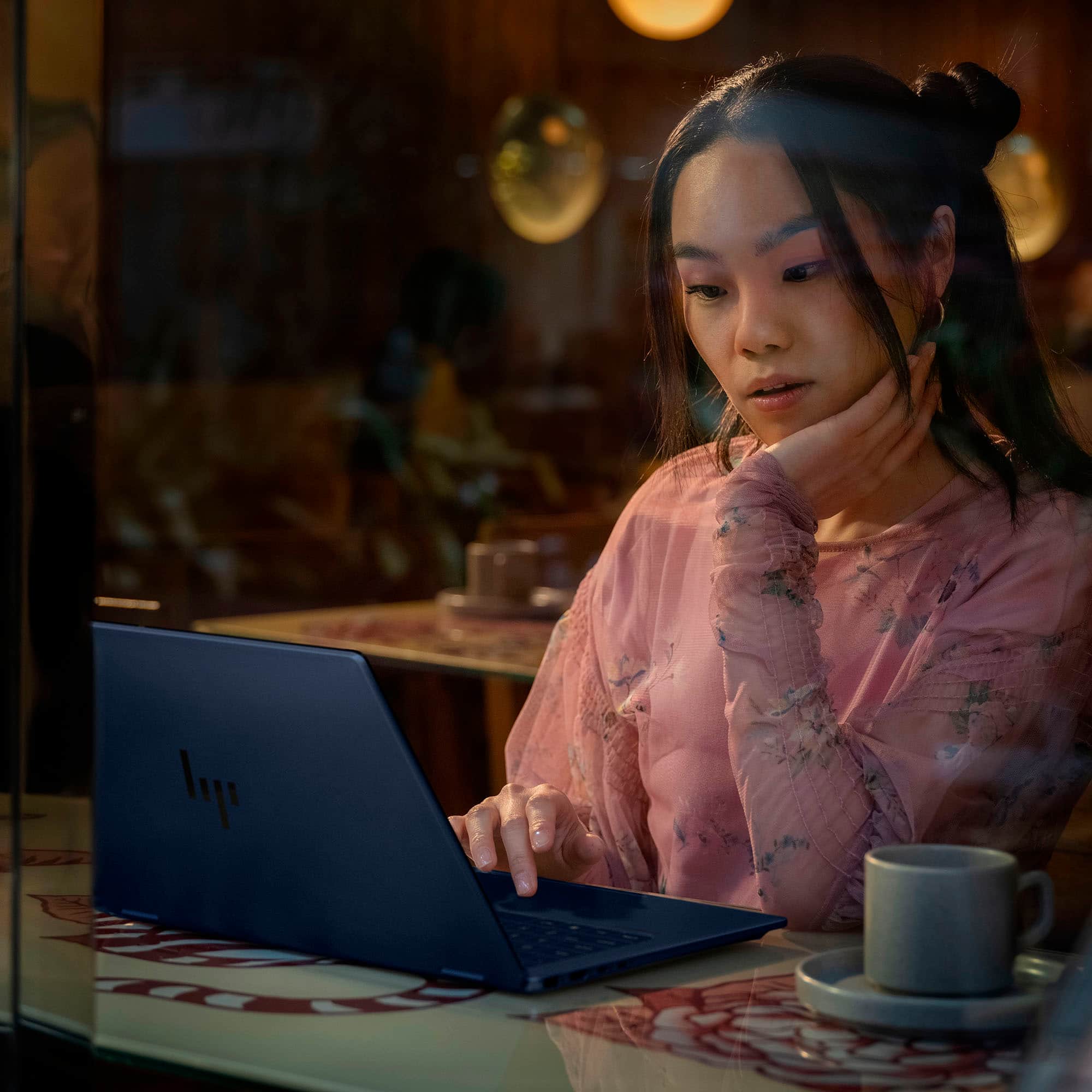 Alt View 18. HP - OmniBook X Flip 2-in-1 - Copilot+ PC - 14" 2K Touch-Screen Laptop - Intel Core Ultra 7 - 16GB Memory - 1TB SSD - Atmospheric Blue.