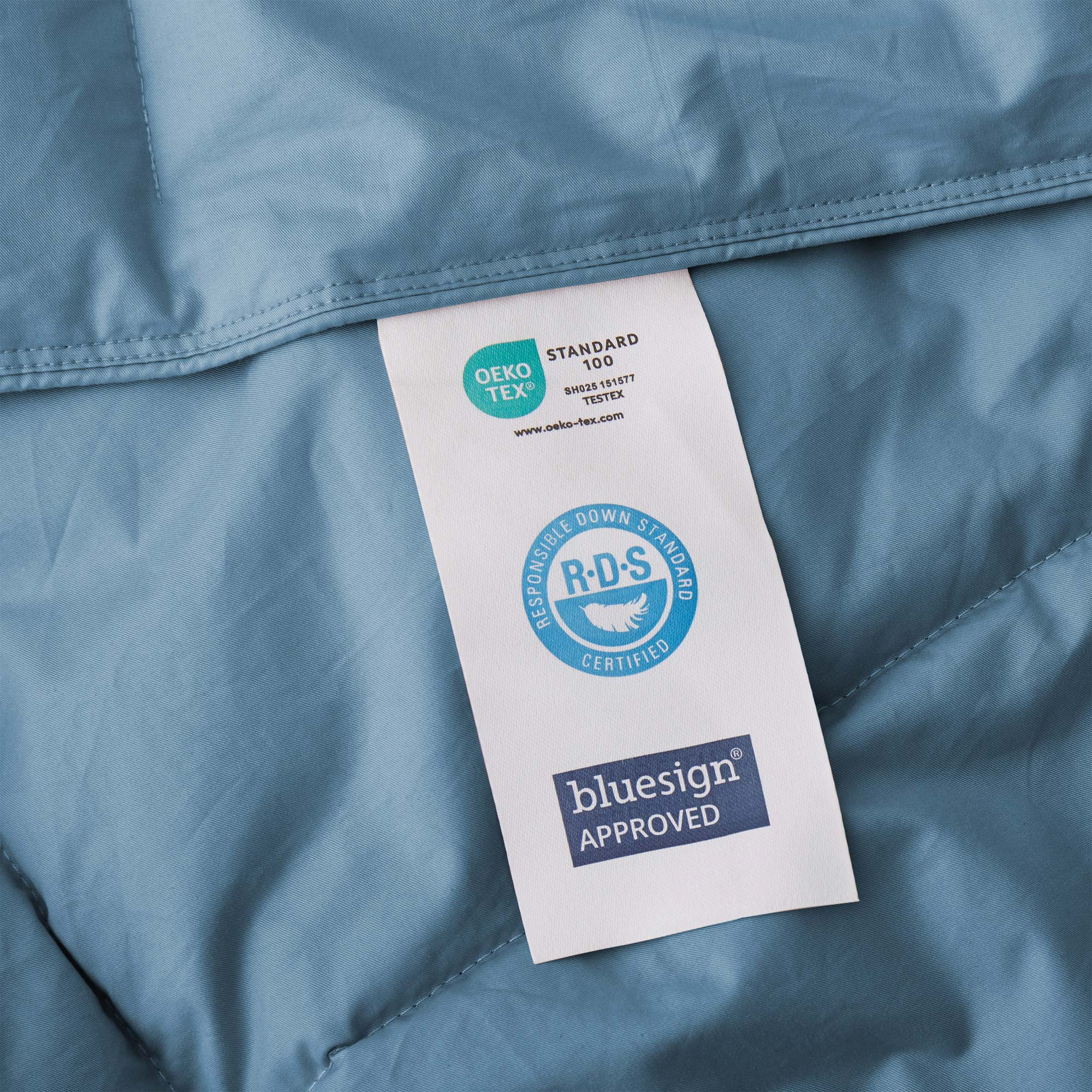 STANDARD 100 SHOES 151577 TESTEX www.oeko-tex.com DOWN RESPONSIBLE R-D-S STANDARD CERTIFIED bluesign APPROVED