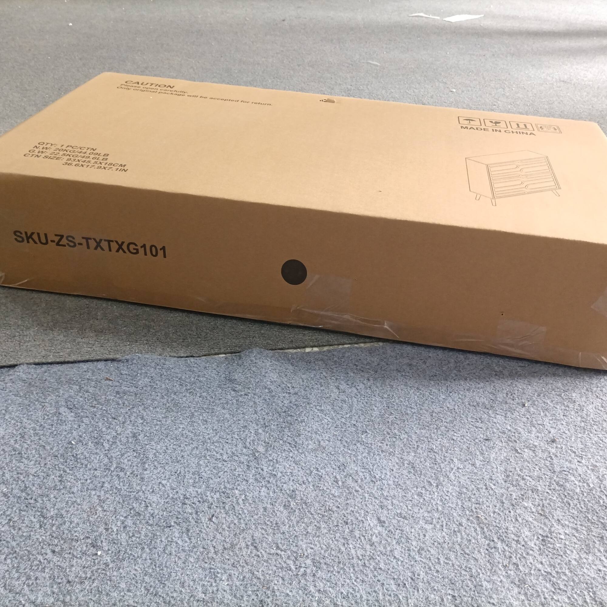 Sure, here is the corrected and grouped text from the image:

---

**CAUTION**  
This package will not be accepted for return.

**MADE IN CHINA**

**CITY**  
POCZYN  
NEW YORK  
CTN SIZE  
36.8X17.9X4.7 IN

**SKU-ZS-TXTXG101**

---

This text includes the caution note, the city and CTN size information, and the SKU number.