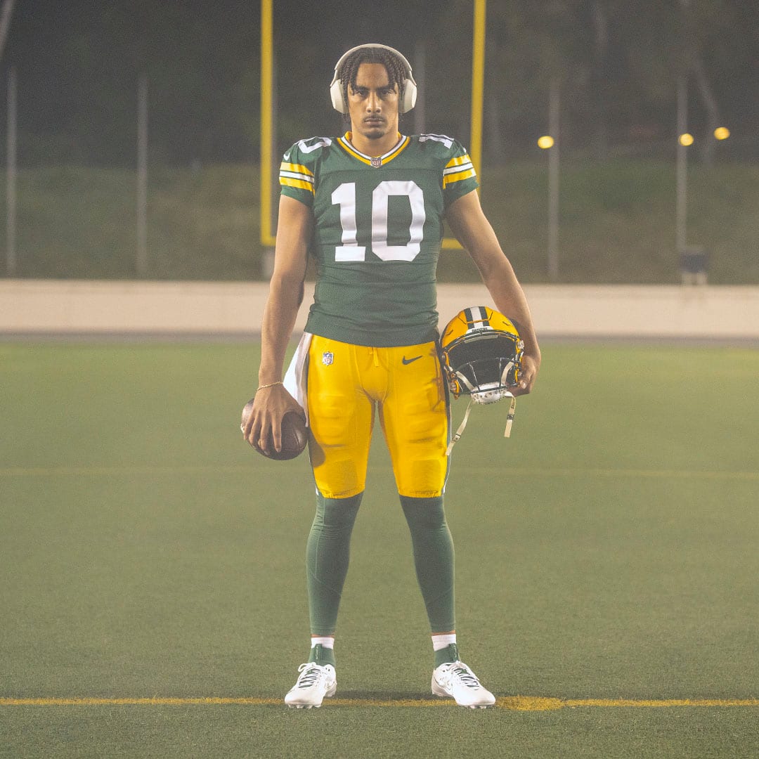 Alt View 16. Sony - WH-1000XM5 Wireless Noise-Canceling Over-the-Ear Headphones - Silver.