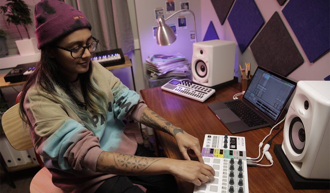 Back. Pioneer DJ - Desktop Monitor System with 2-Way Sound Mode, 4" - White.