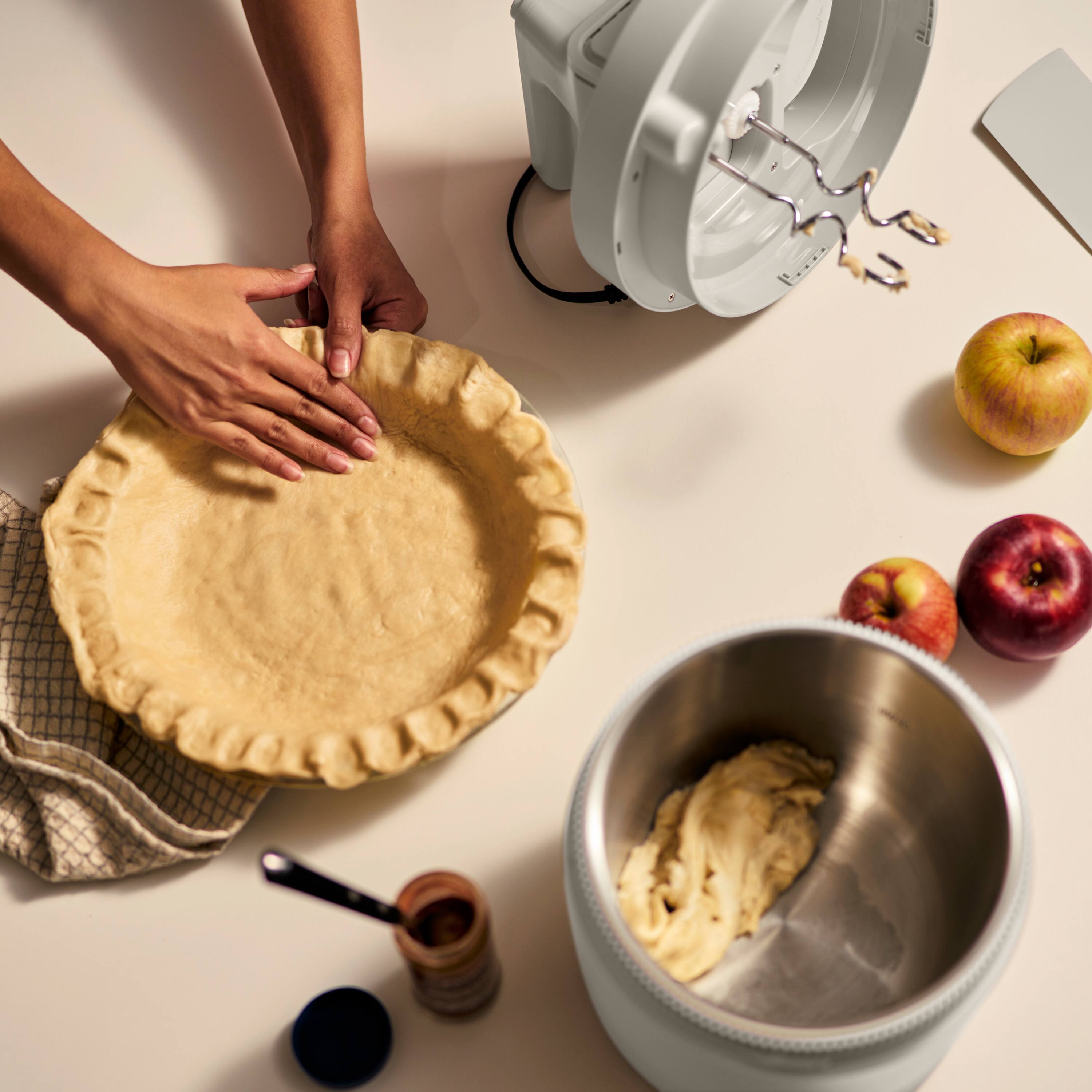 Alt View 6. Bella - 3.5-qt. Hand & Stand Mixer - Oatmilk.