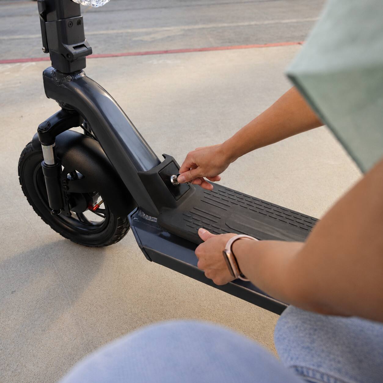 Back. MIHOVER - Adult Electric Scooter, 700W Motor, 12-Inch Pneumatic Tires, Front Suspension, Removable Battery, 20 MPH, 20-Mile Range - Yellow.