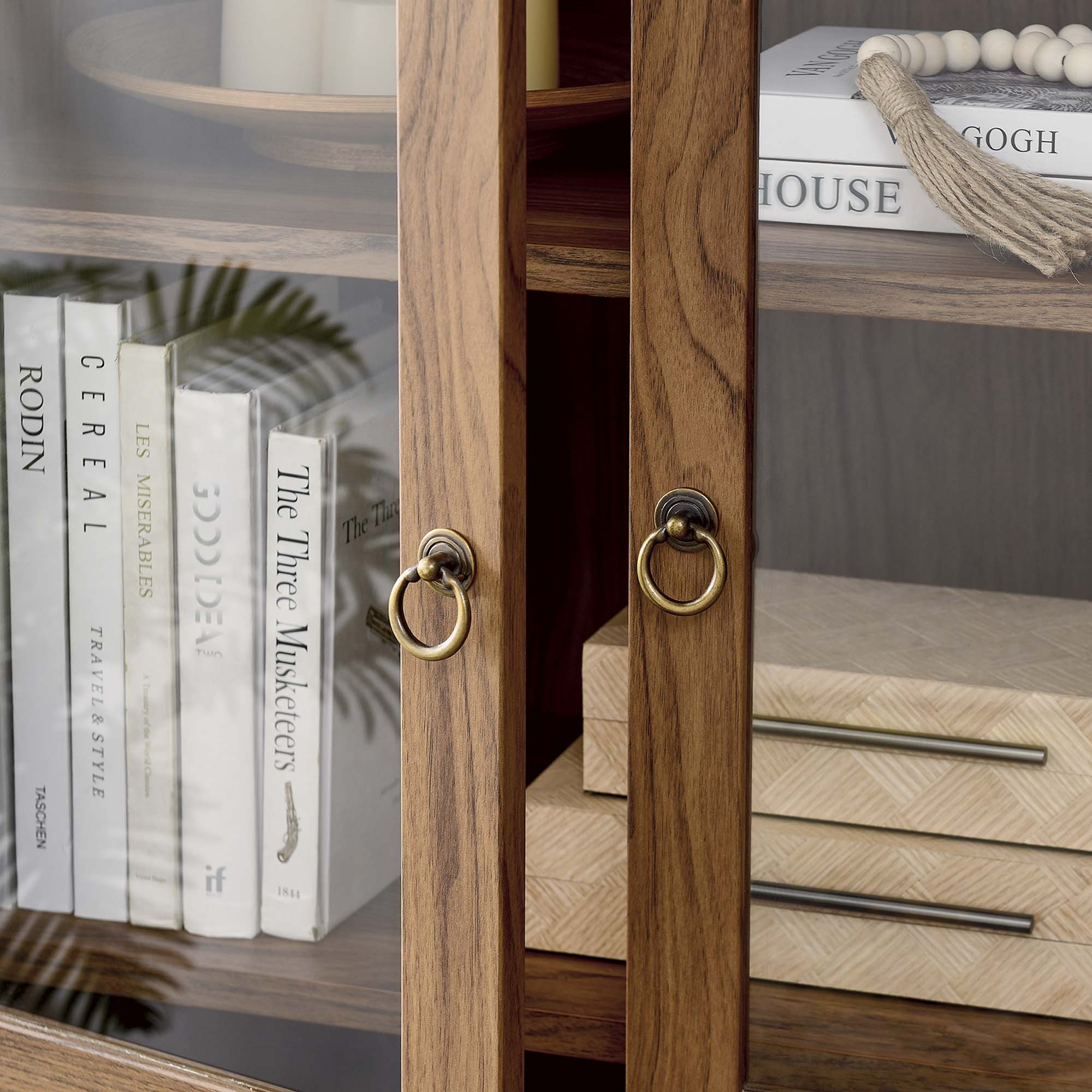 Sure, here is the corrected and grouped text from the image:

- RODIN
- CEREA
- LES MISERABLES
- TASCHEN
- TRAVEL & STYLE
- The Three Musketeers
- 1844
- GOGH
- HOUSE