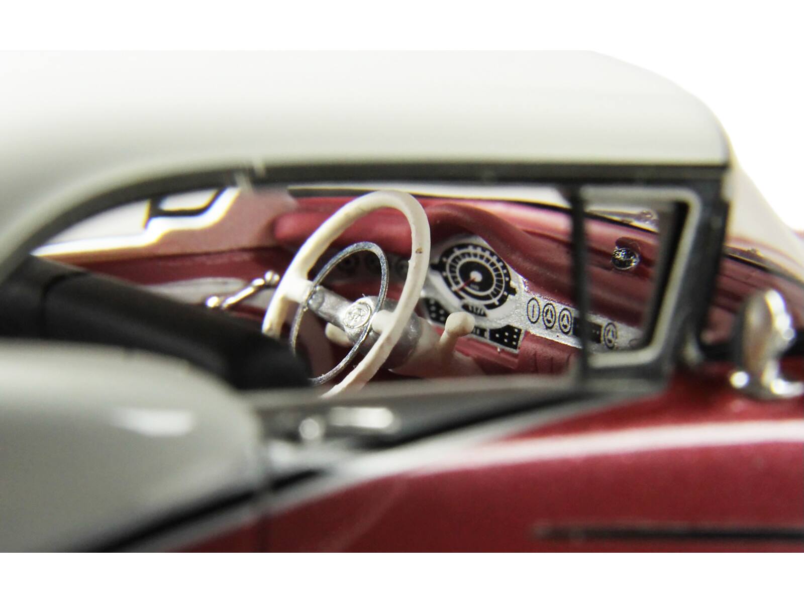 Angle. Goldvarg Collection - 1957 Oldsmobile Starfire Royal Glow Red and Alcan White Limited Edition to 200 pieces Worldwide 1/43 - Red and White.