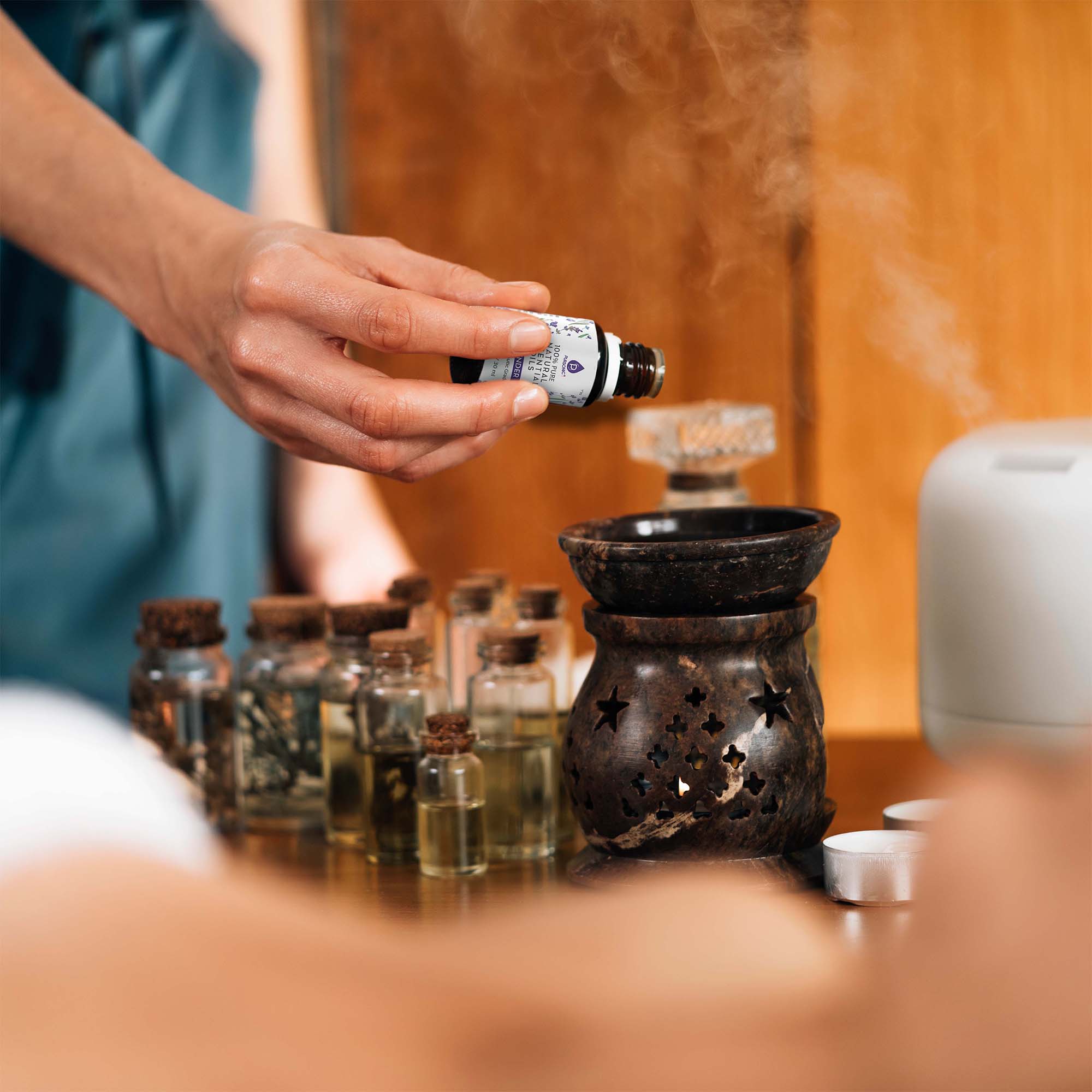 Left. Pursonic - Pursonic 4-Pack Pure & Natural Essential Oils Collection – Eucalyptus, Lavender, Tea Tree, and Peppermint - Multicolor.