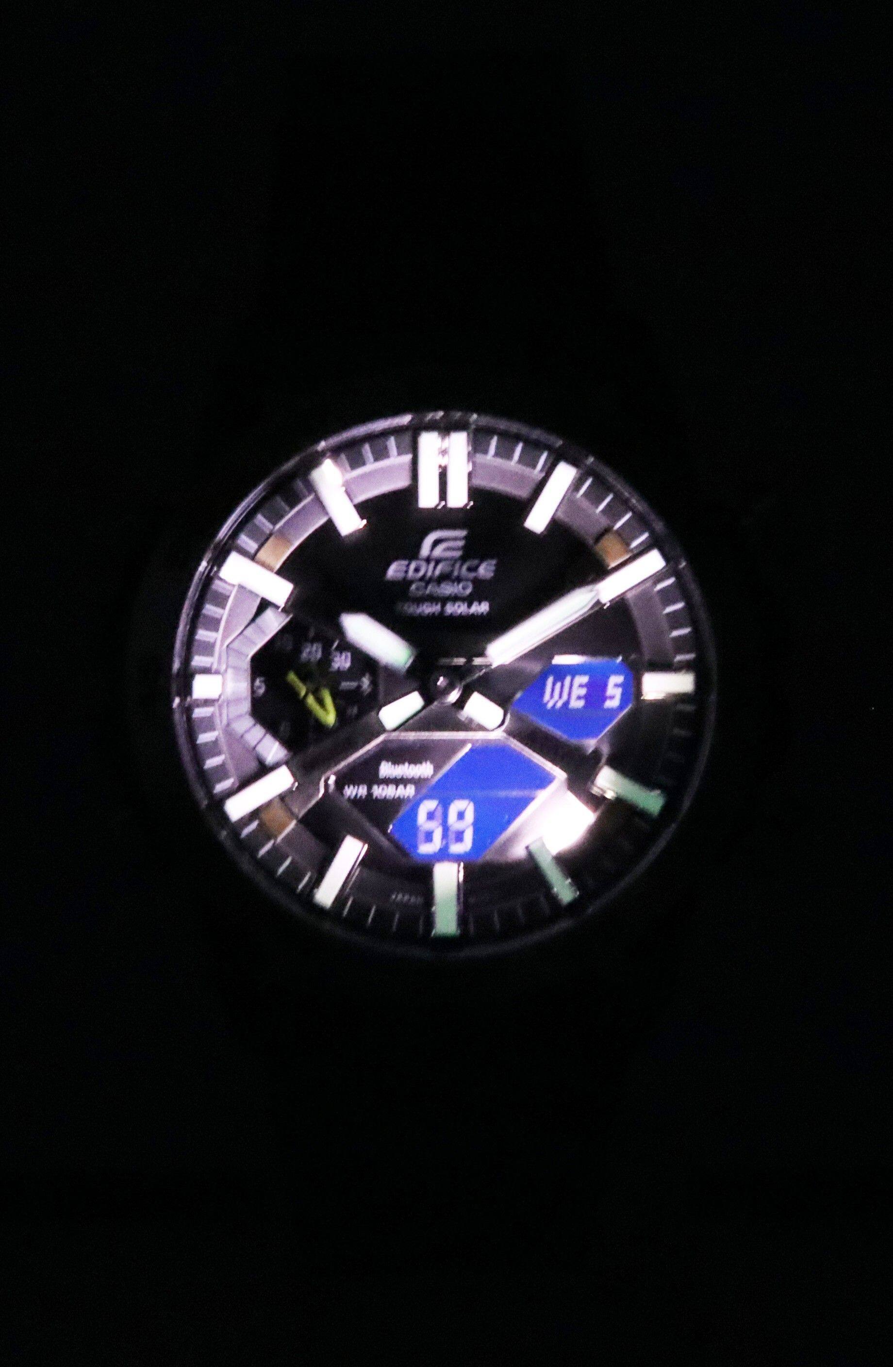 EDIFICE CASIO SOLAR  
WE 5  
Bluetooth  
WR 10BAR