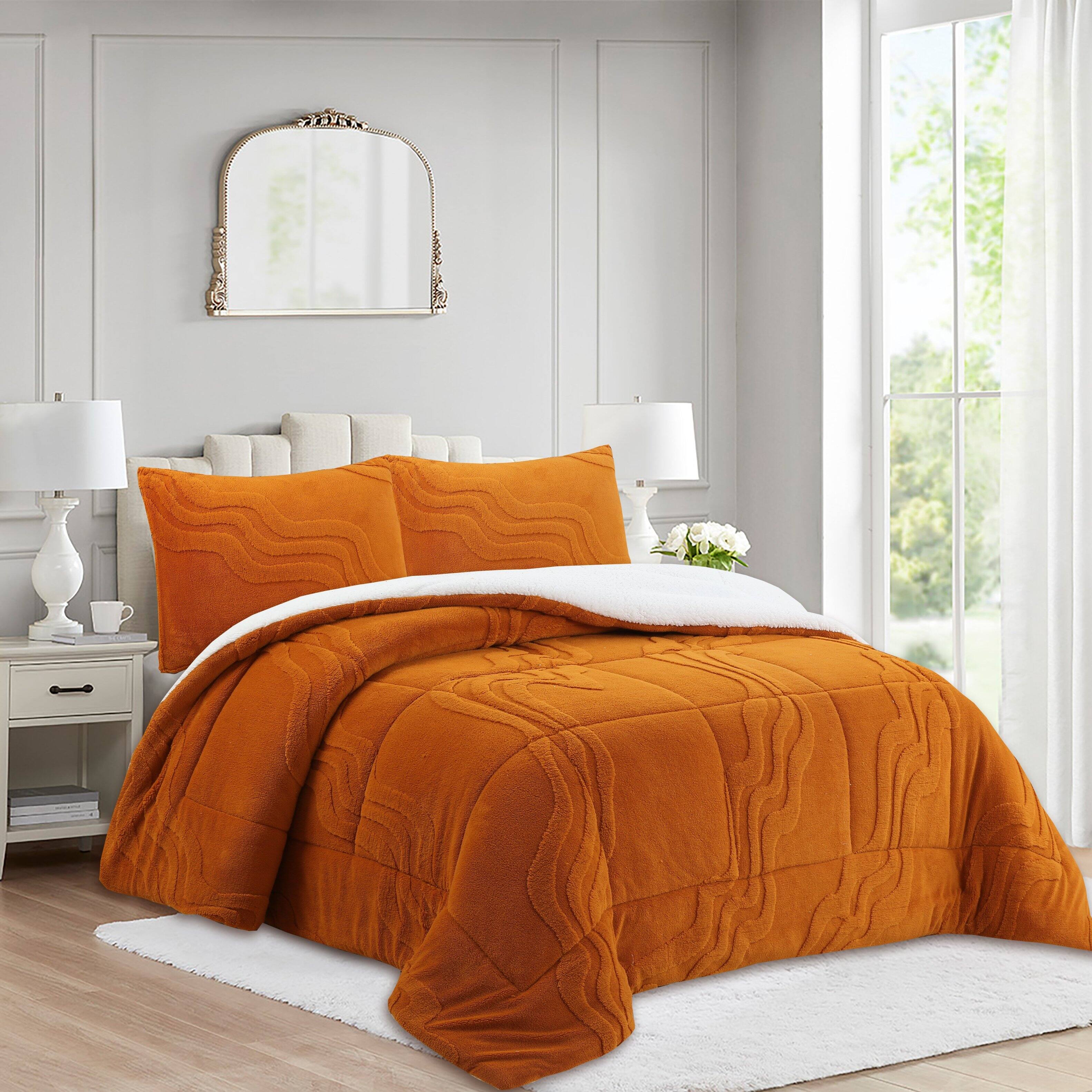 Angle. MarCielo - Marcielo 3 PCS Wave Jacquard Soft Plush Comforter Set - Golden.