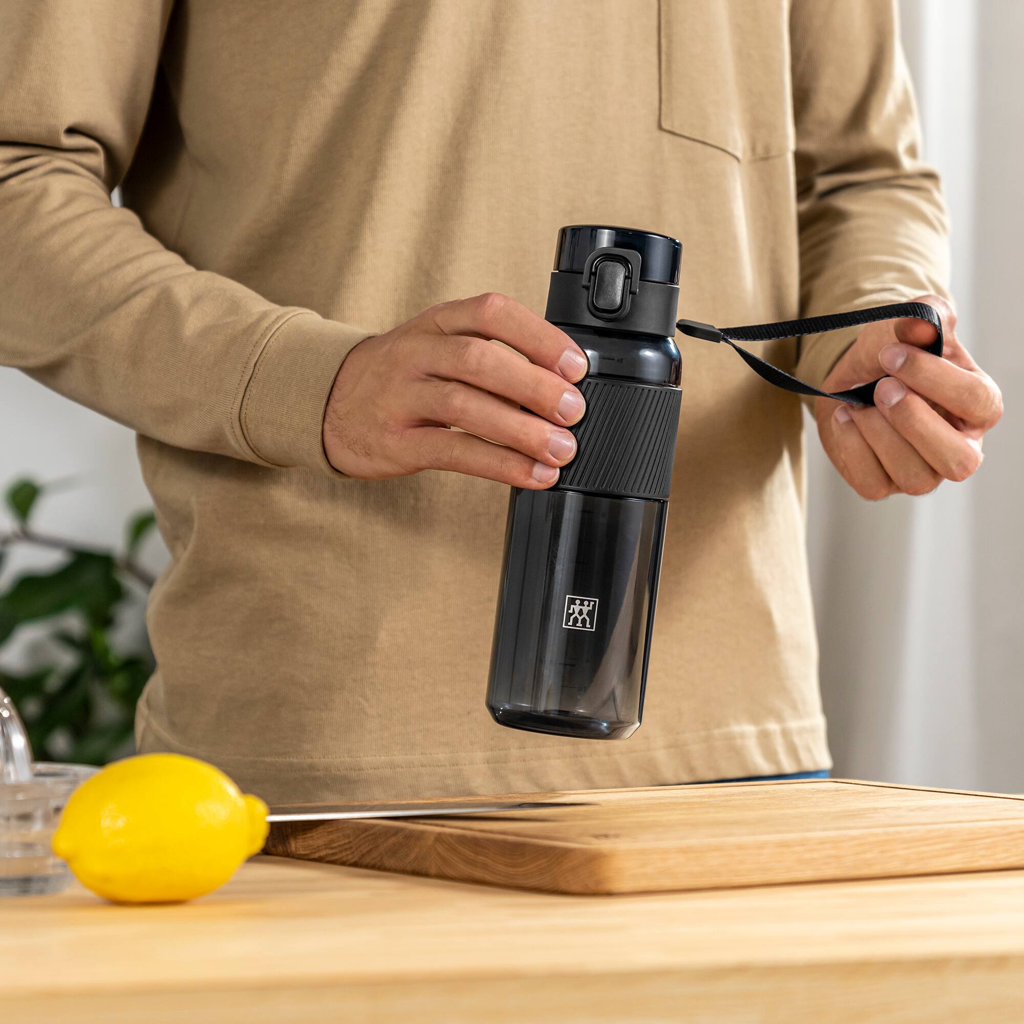 Alt View 2. ZWILLING - ZWILLING Tritan 24-ounce Water Bottle - Black - Black.