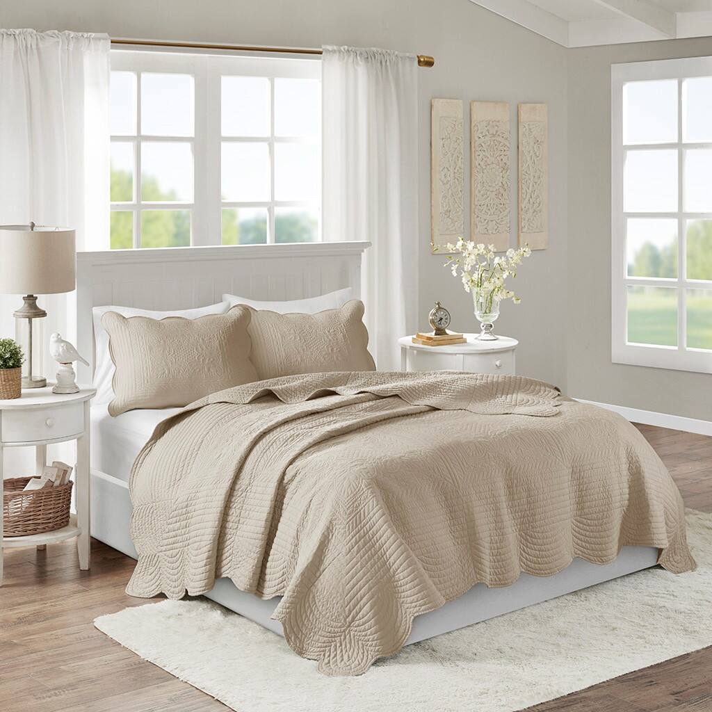 Alt View 1. Gracie Mills - Gracie Mills Salvatore 3-Piece Reversible Country-Inspired Scalloped Edge Quilt Set - Khaki.