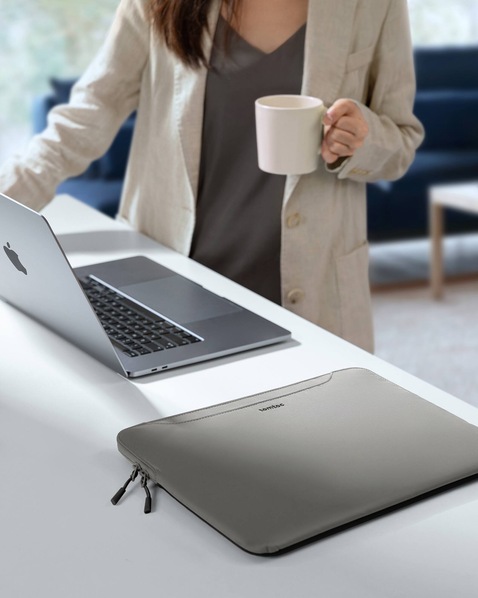 Alt View 6. tomtoc - TheHer-A21 14-inch Slim Laptop Handbag Sleeve for 14 inch MacBook Pro, 13" MacBook Air & Pro, Microsoft Surface Laptop - Gray.