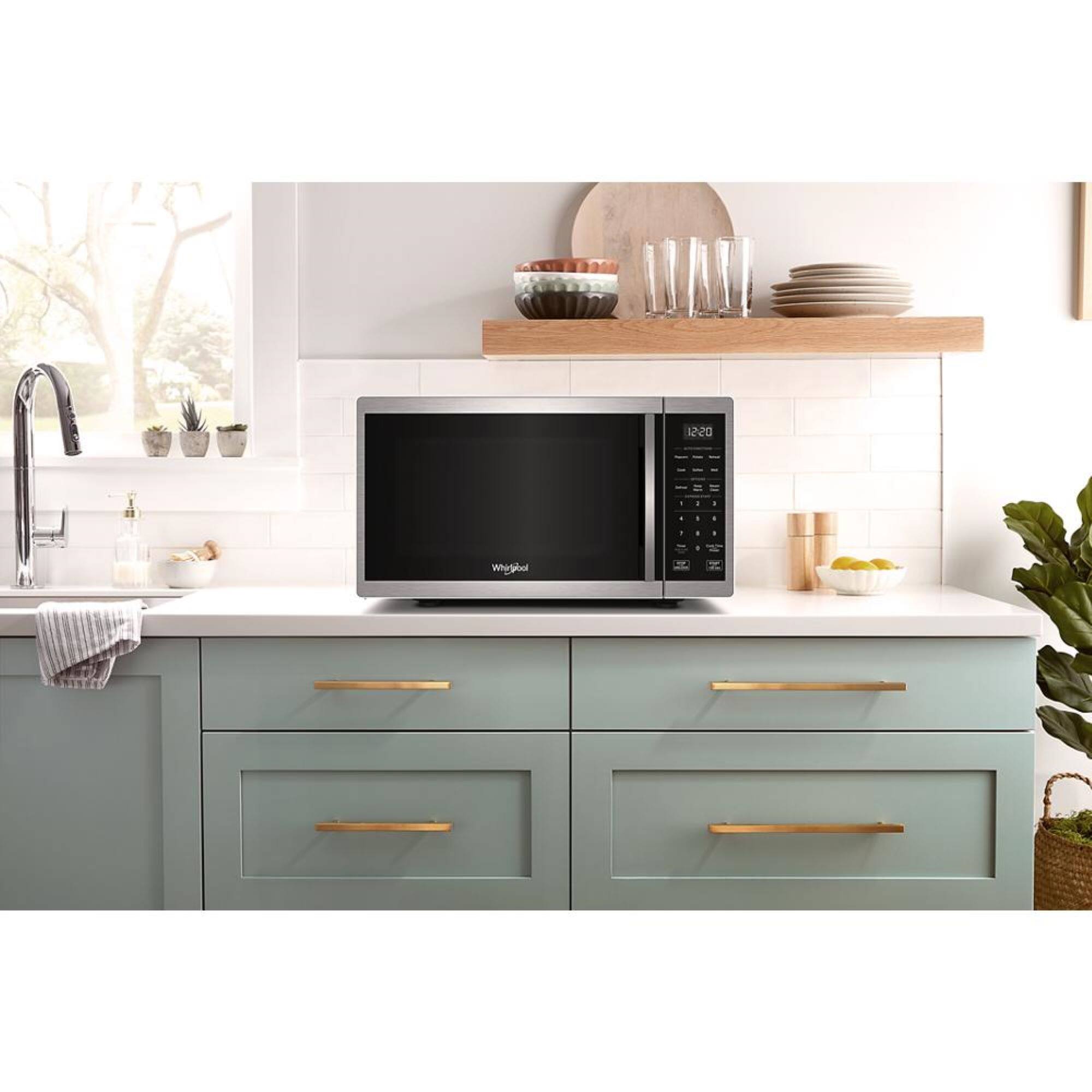 The text on the image reads "12:20 - a d - nobo 2." However, it is not clear what this text represents or its context. It could be a time, a location, or a reference to an event. Without additional information, it is difficult to group or correct this text.