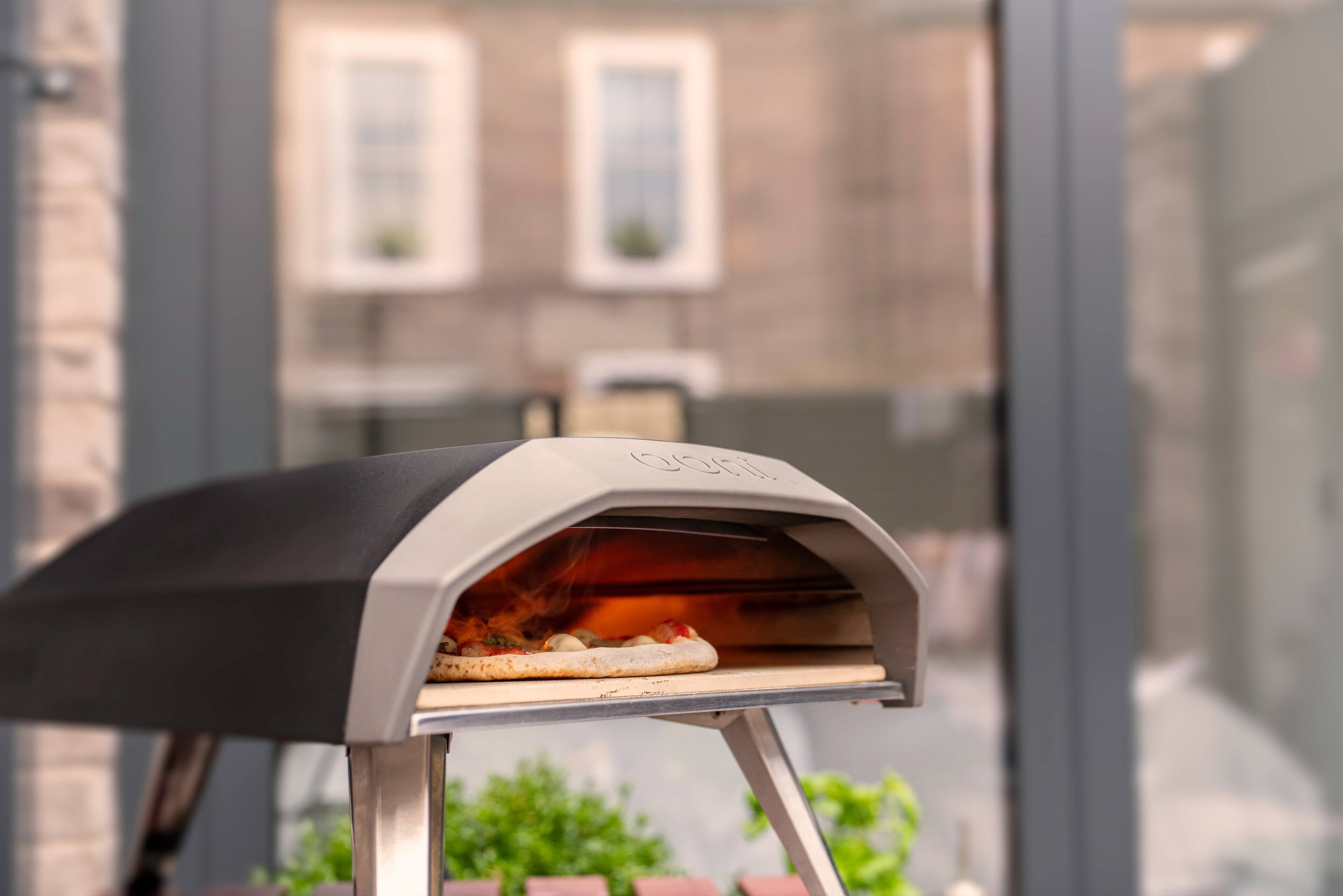 Alt View 20. Ooni - Koda 12 Gas-Powered Outdoor Pizza Oven - Black.