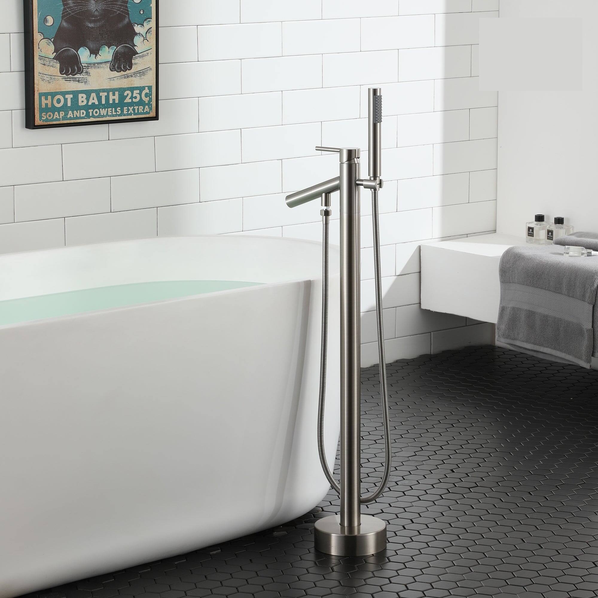 HOT BATH 25C SOAP AND TOWELS EXTRA