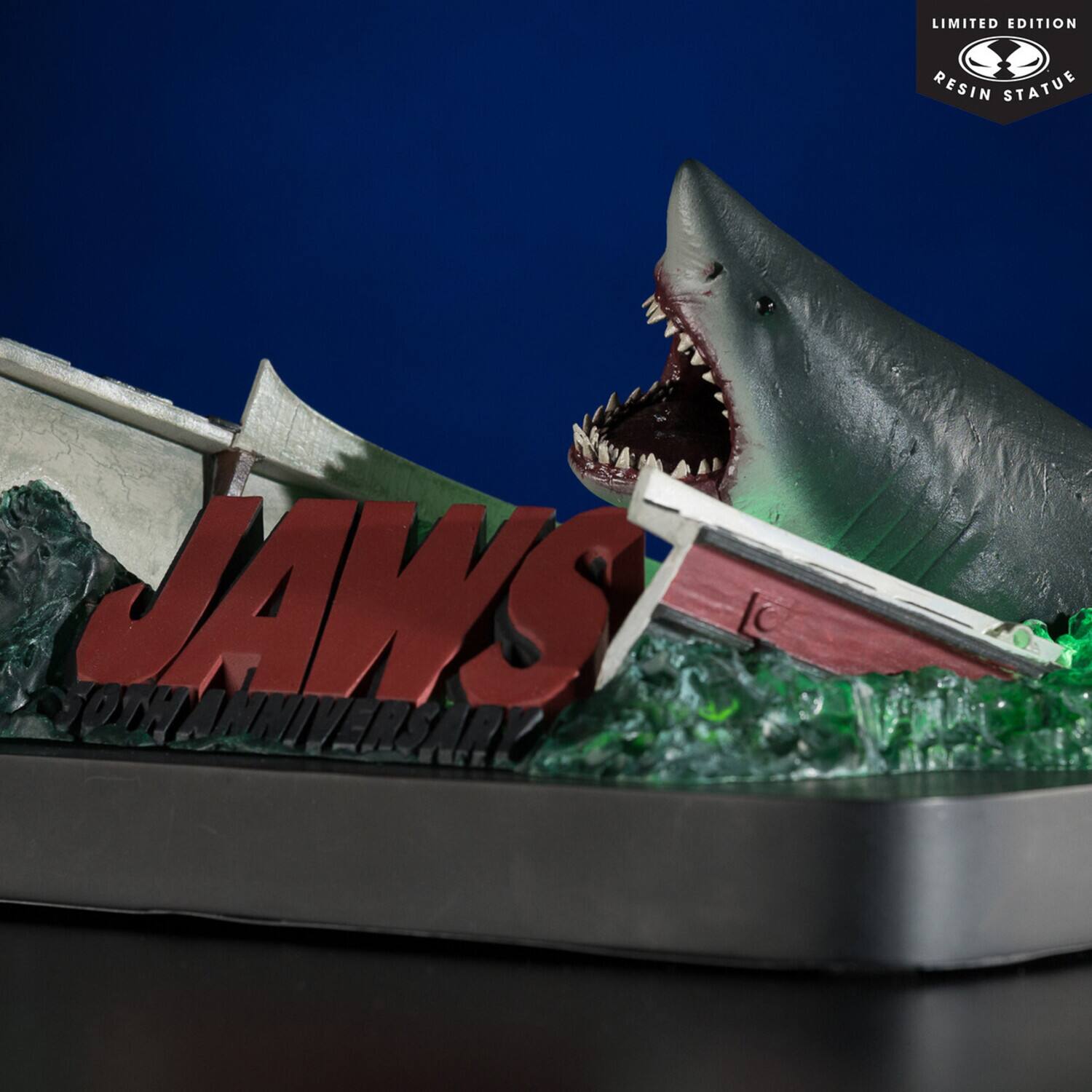 LIMITED EDITION RESIN STATUE  
JAWS  
40TH ANNIVERSARY